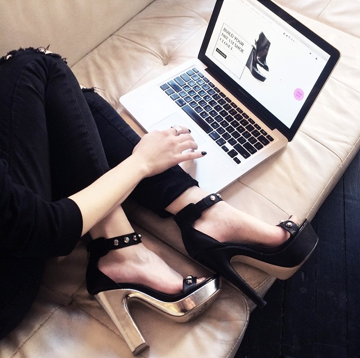 Get a newsletter notification as soon as the shoes come back in stock here , before they sell out again!