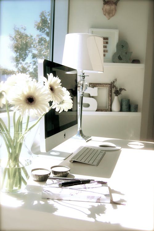 Put your desk by the window and letttt the sunshine innn (when it's not raining ...) via Como Doos Blog