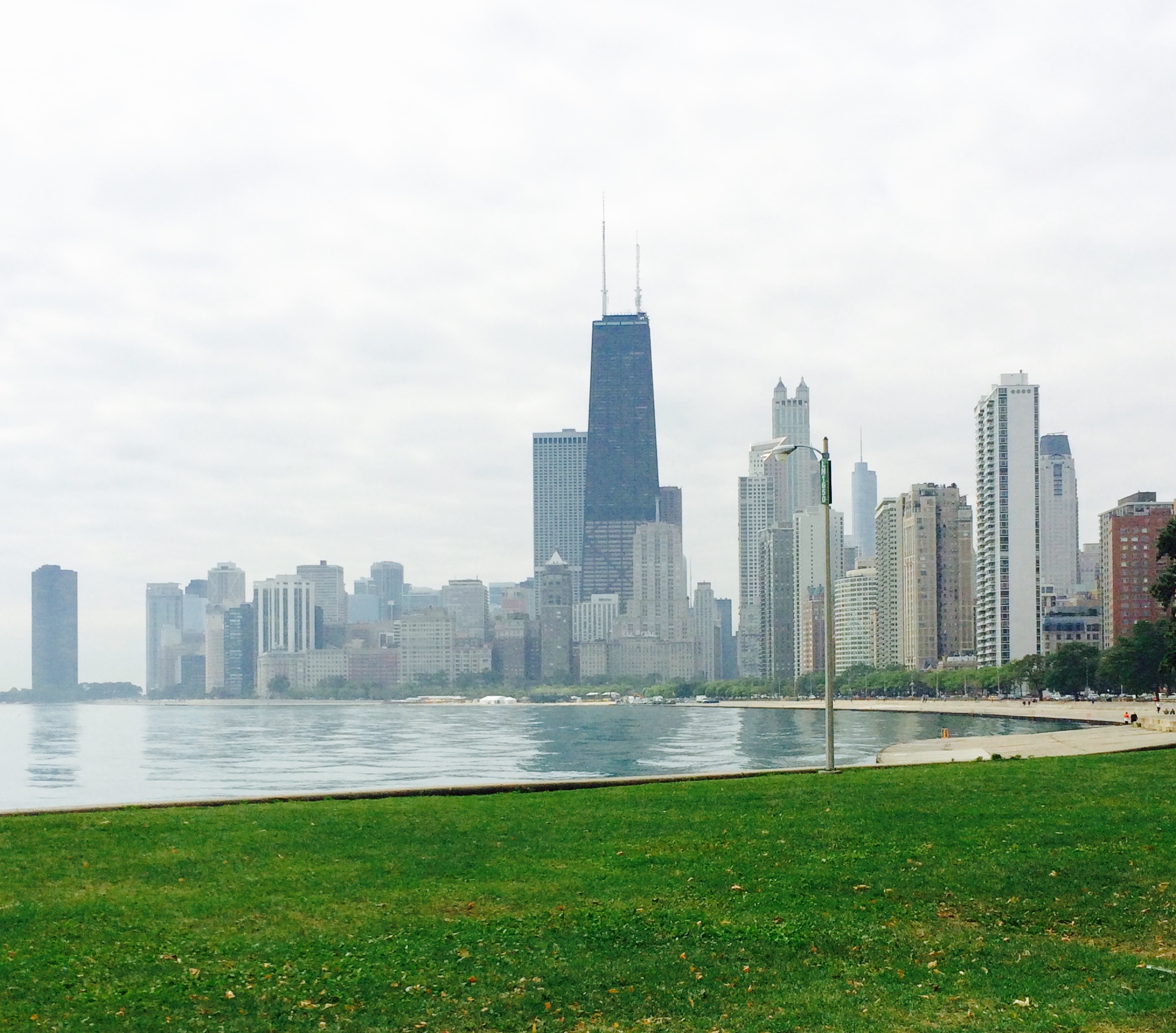 :: view back while walking north on lakefront trail ::