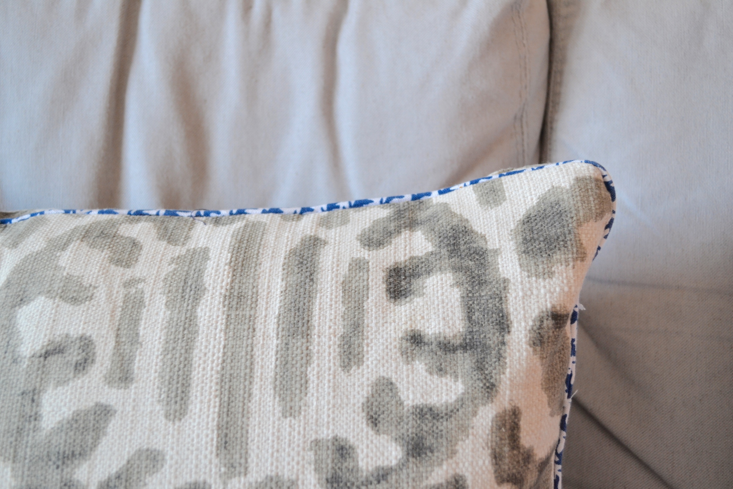 Look at this adorable trim detail, done by Client Crafty!