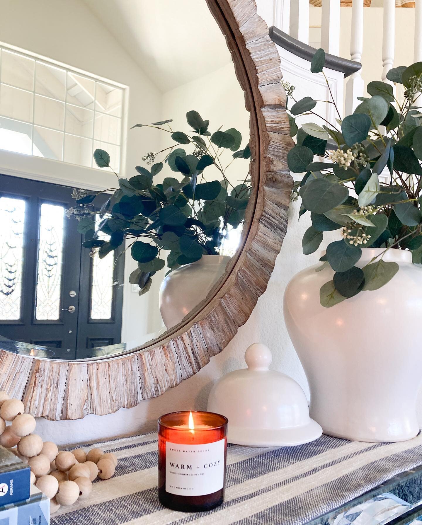 It&rsquo;s finally warm and cozy candle season in the Bay Area! (Aka it&rsquo;s 40 degrees in the am and 76 by 5pm 🤣) 

#fall
#casasaccullo 
#interiordesign
#interiors
#interiordecor
#interiordecoration
#interiorstyling
#interiordesigner
#walnutcree