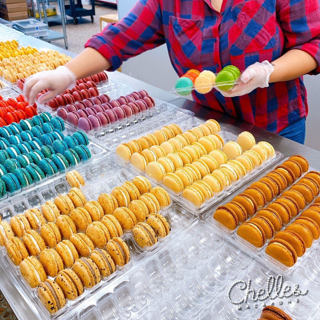 Need a lot of macs for your business? We offer 50 mac trays + bulk pricing! Check us out at 
➡️ ➡️ www.chellesmacarons.com 
#ChellesYeah #ChellesMacarons #macaron #macarons #foodie #sweettooth #cookies