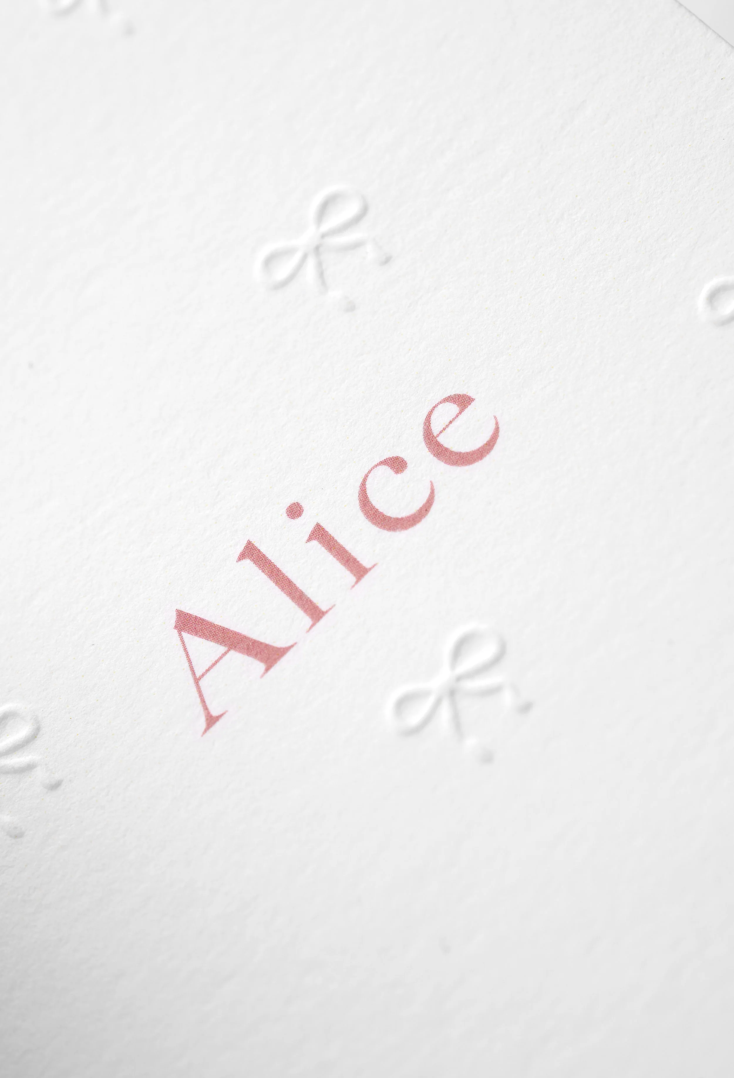 geboortekaart met strikjes embossing