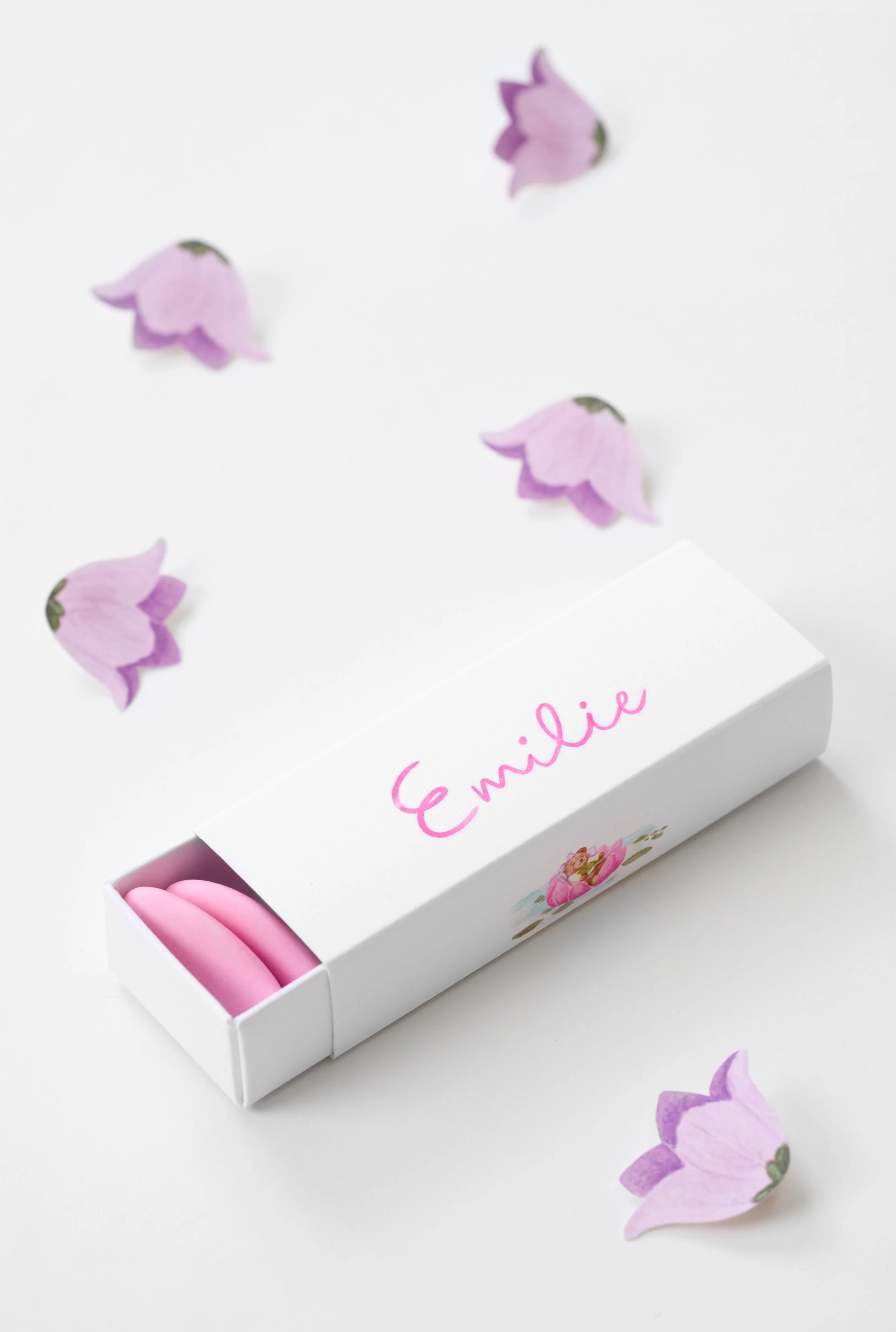 Doopsuiker thema beertjes en bloemetjes. Bloemen stickertjes.