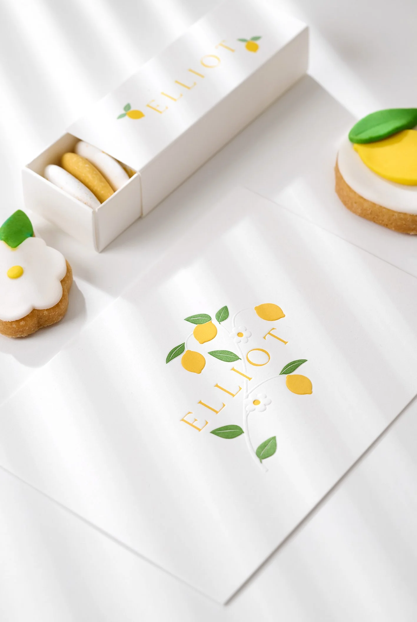 geboortekaart citroen thema, koekjes en doopsuikers.
