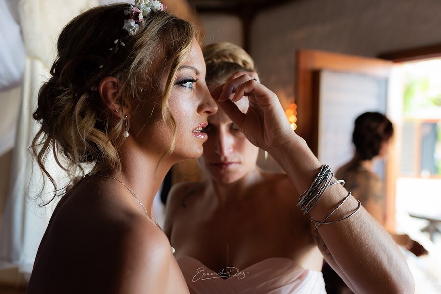 Getting ready moments before we all Went to the aisle to say yes, very emotive talk the bride and her mom

#holboxphotography #holboxweddingphotographer #destinationweddingphotographer #mexicoweddingphotographer