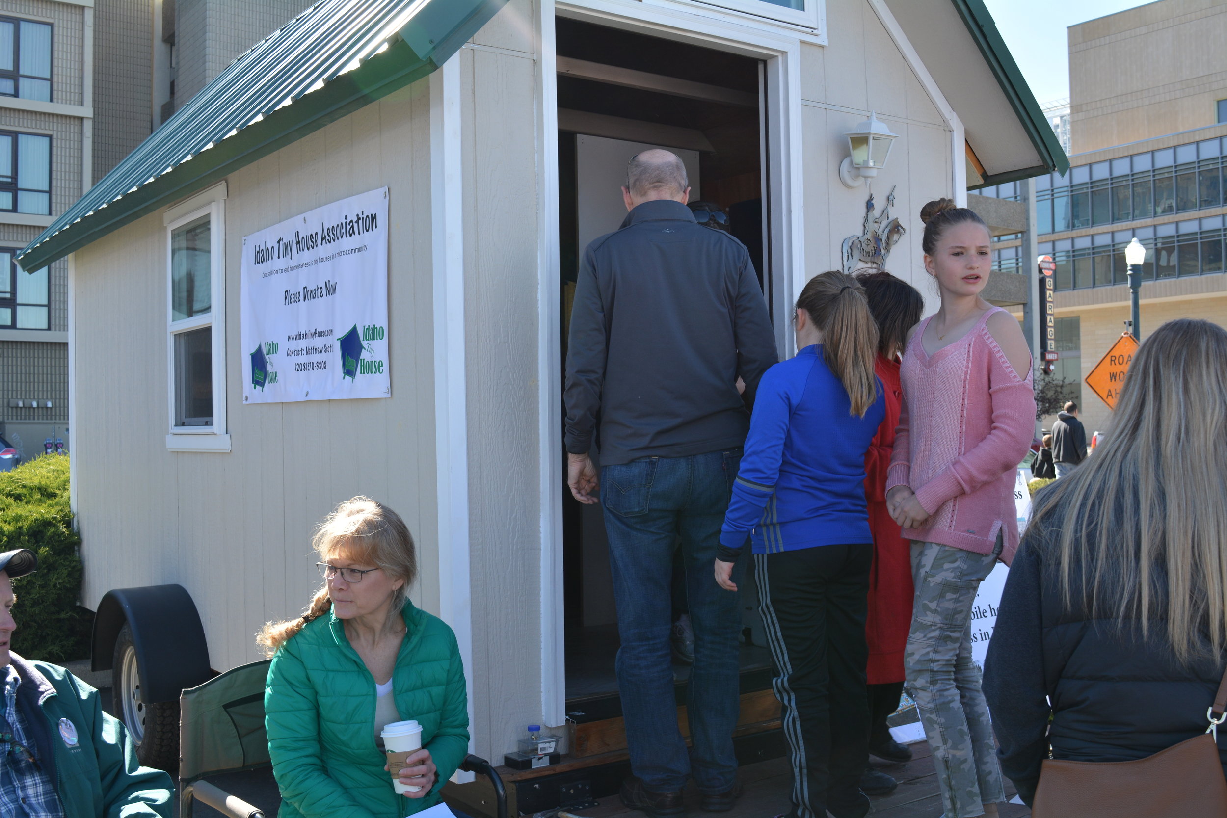 Farmers Mkt  April 1-2017(3).JPG