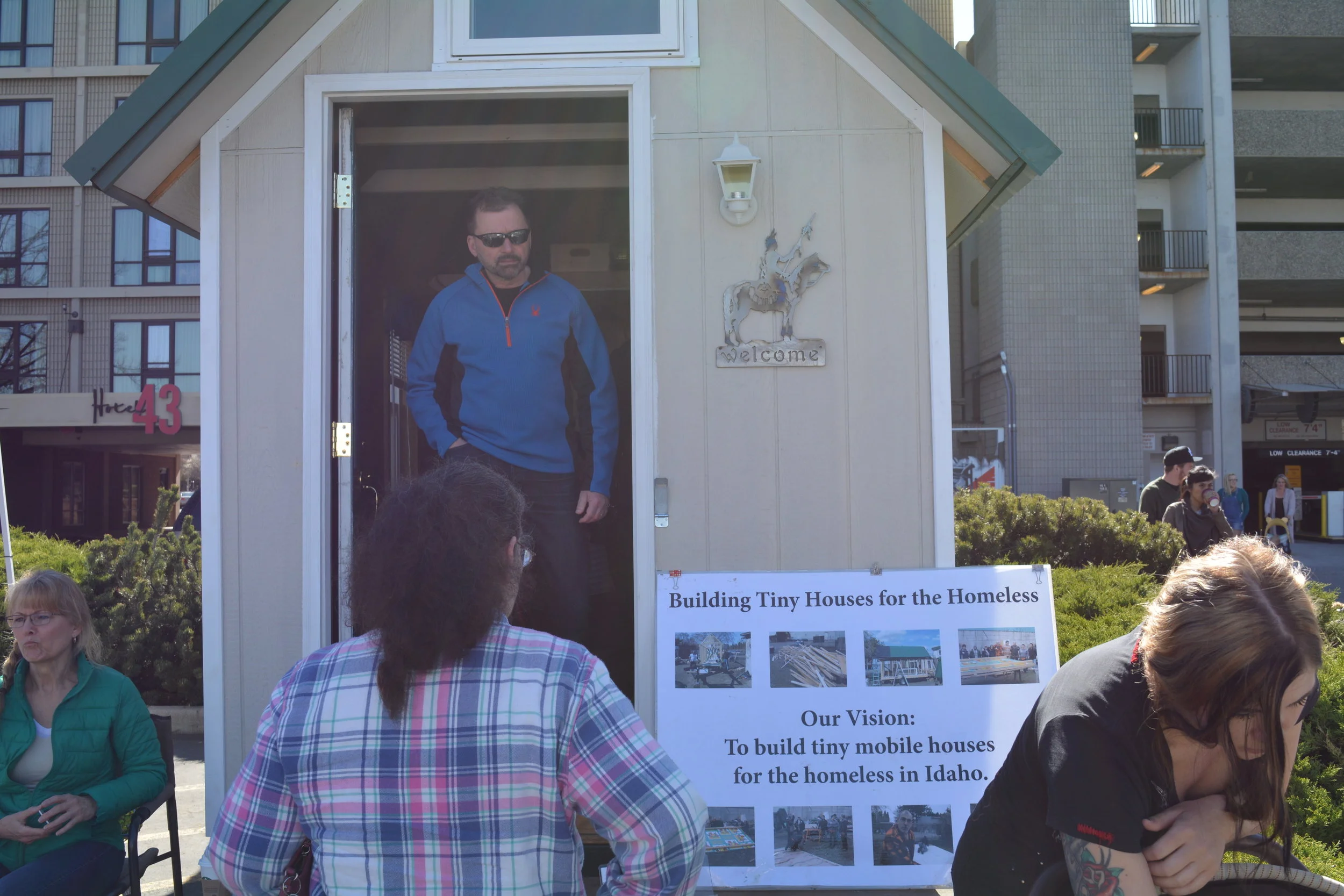 Farmers Mkt  April 1-2017(7).JPG