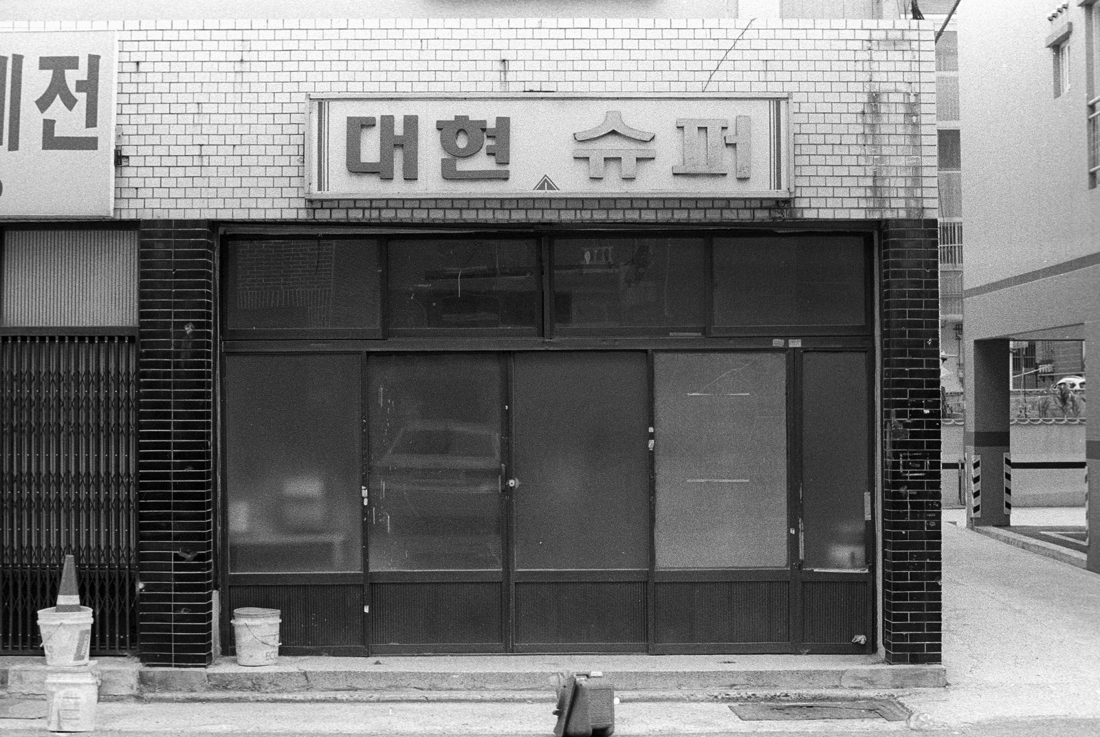 storefront, 2015