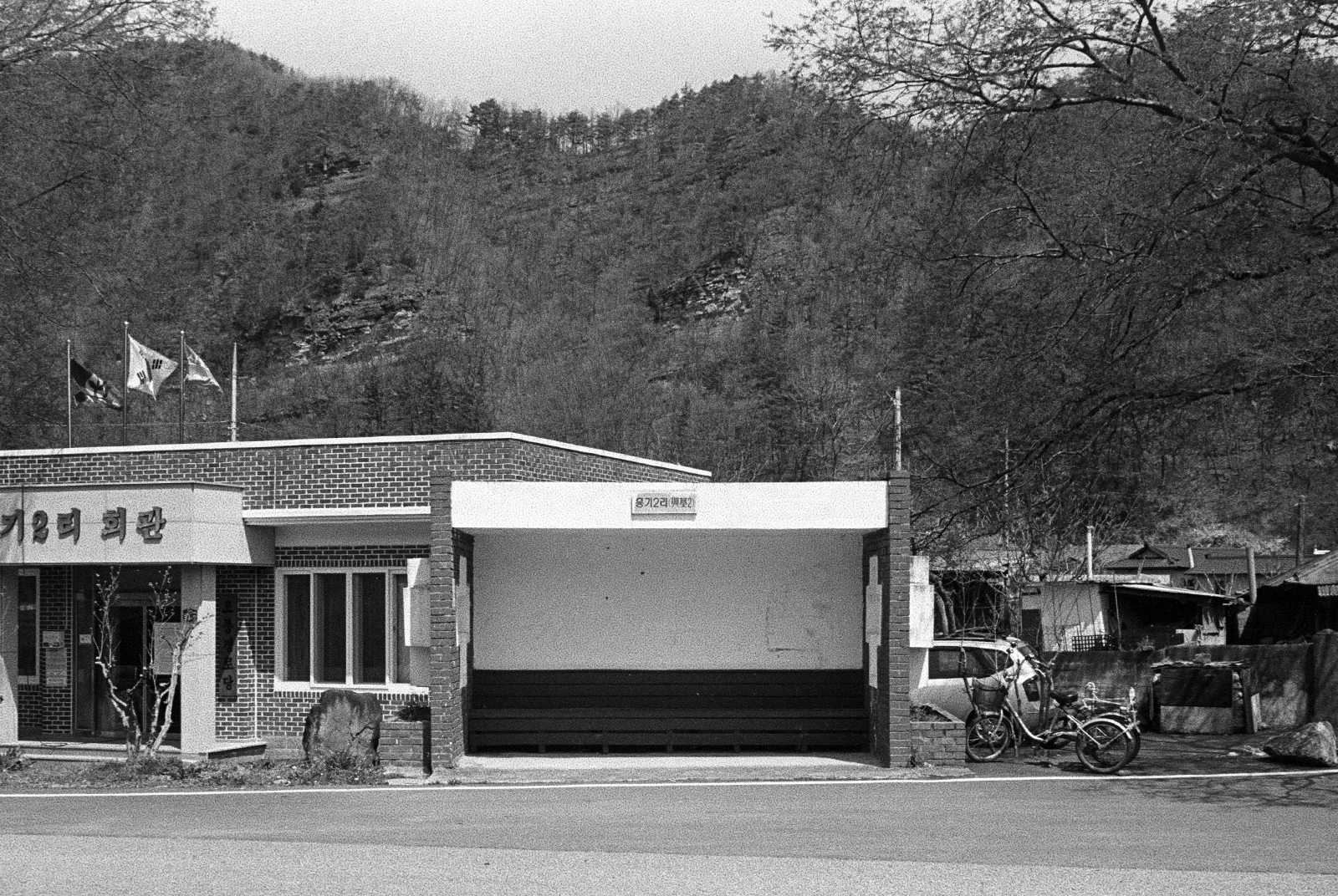 bus stop, 2016