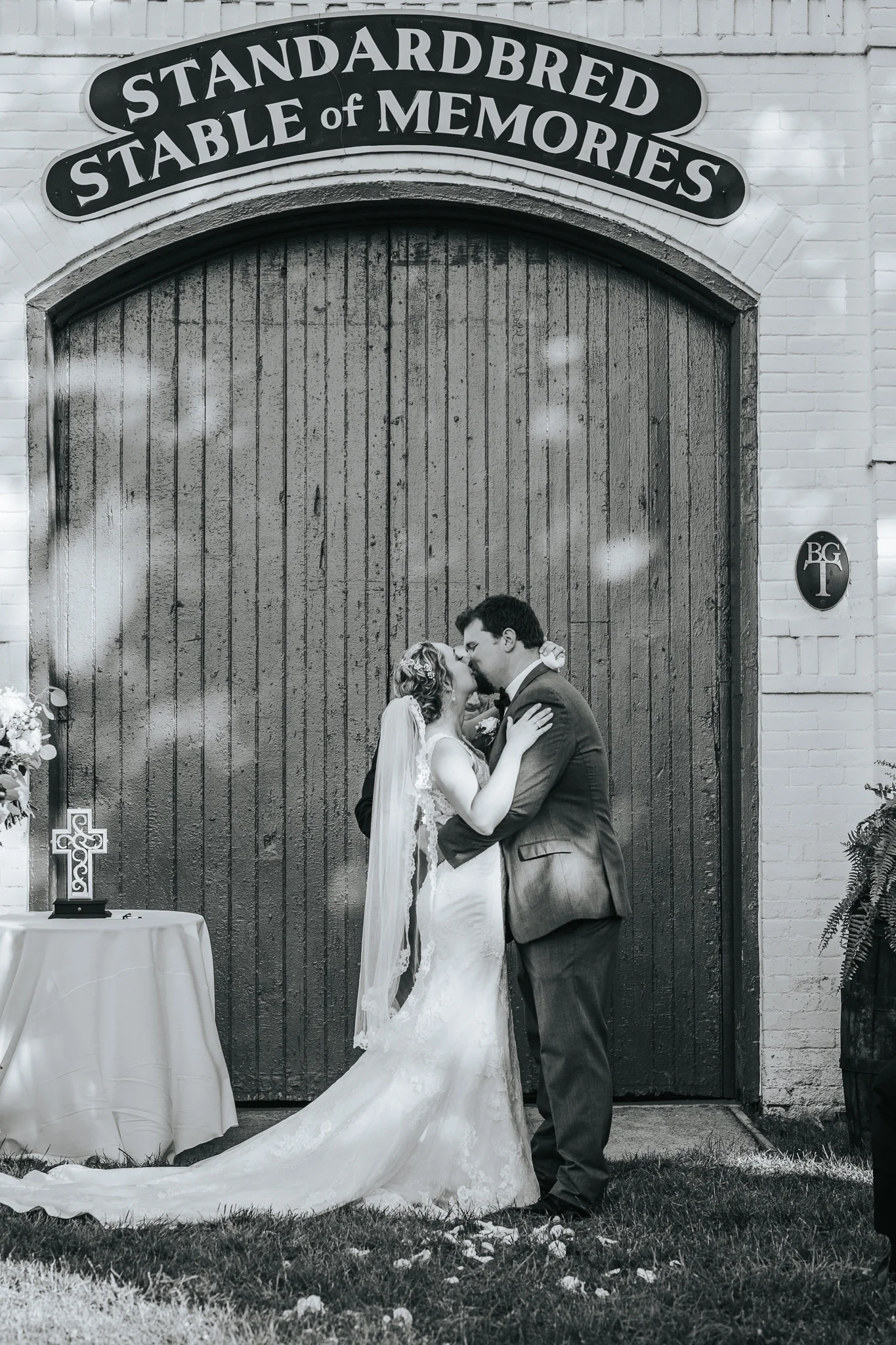 0071 Ariana Jordan Photo - Lexington Ky Wedding Round Barn 0164.jpg