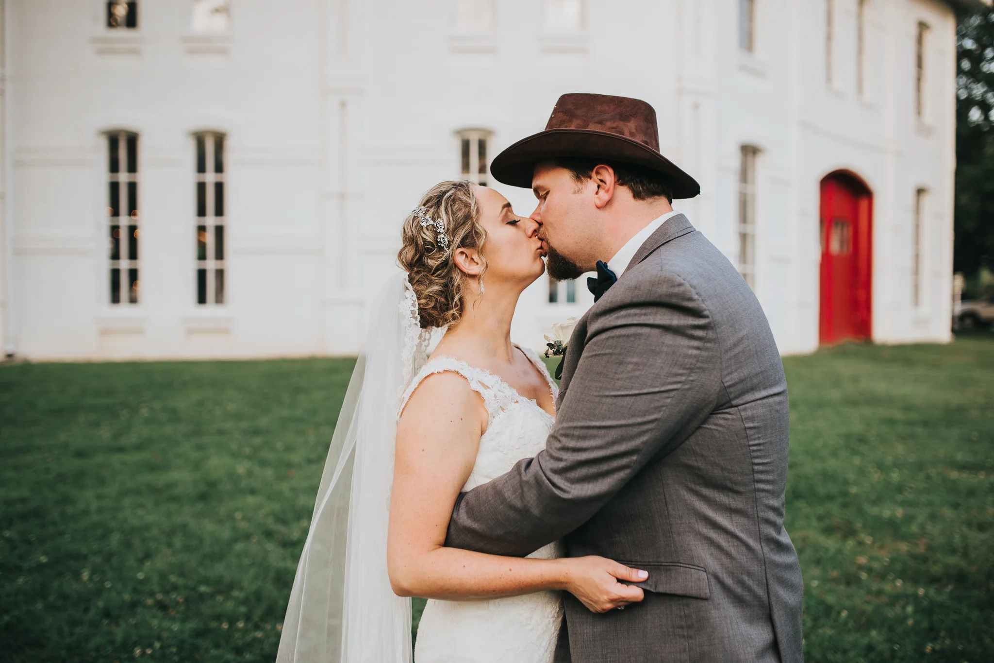0080 Ariana Jordan Photo - Lexington Ky Wedding Round Barn 4462.jpg