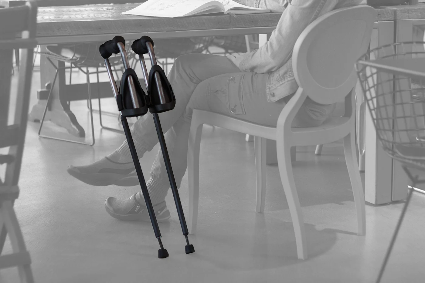 A spring-loaded height adjustment mechanism also doubles a convinient method, allowing the user to brace it between any two surfaces (like a desk and floor).