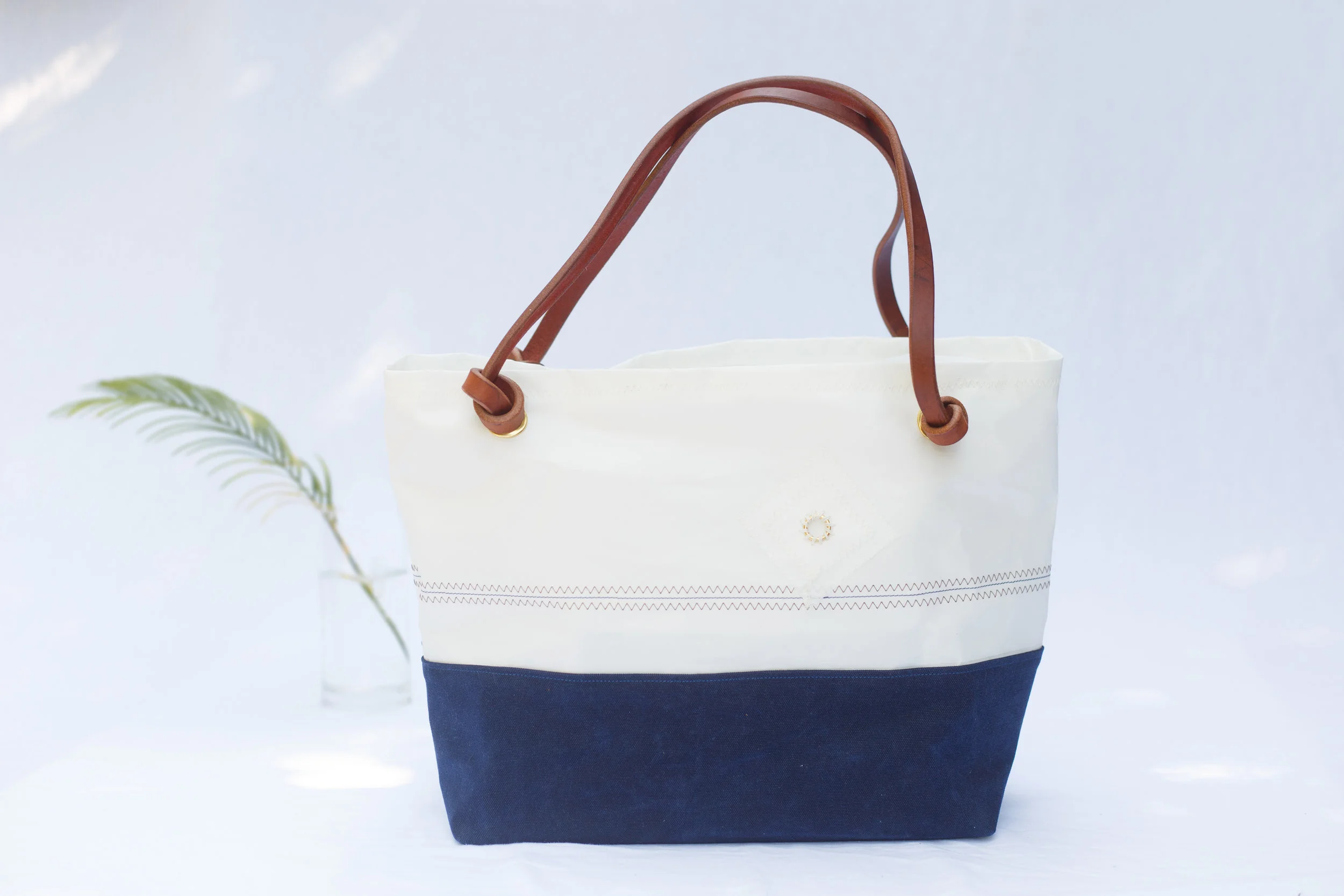 MEDIUM NAVY KNOTTED/GROMMETS