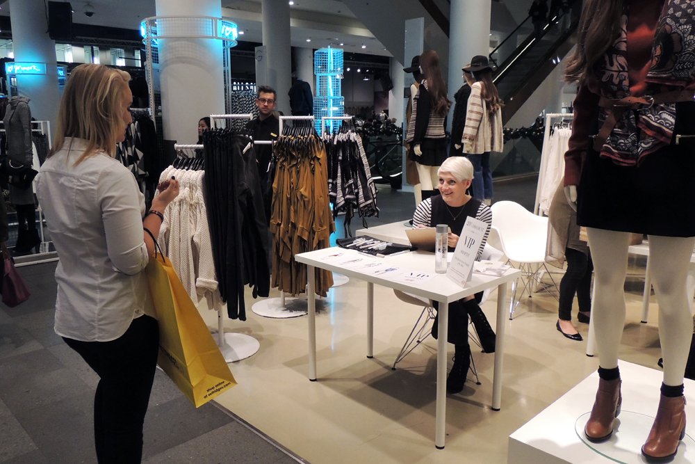 Live Fashion Illustration at H&M Selfridges