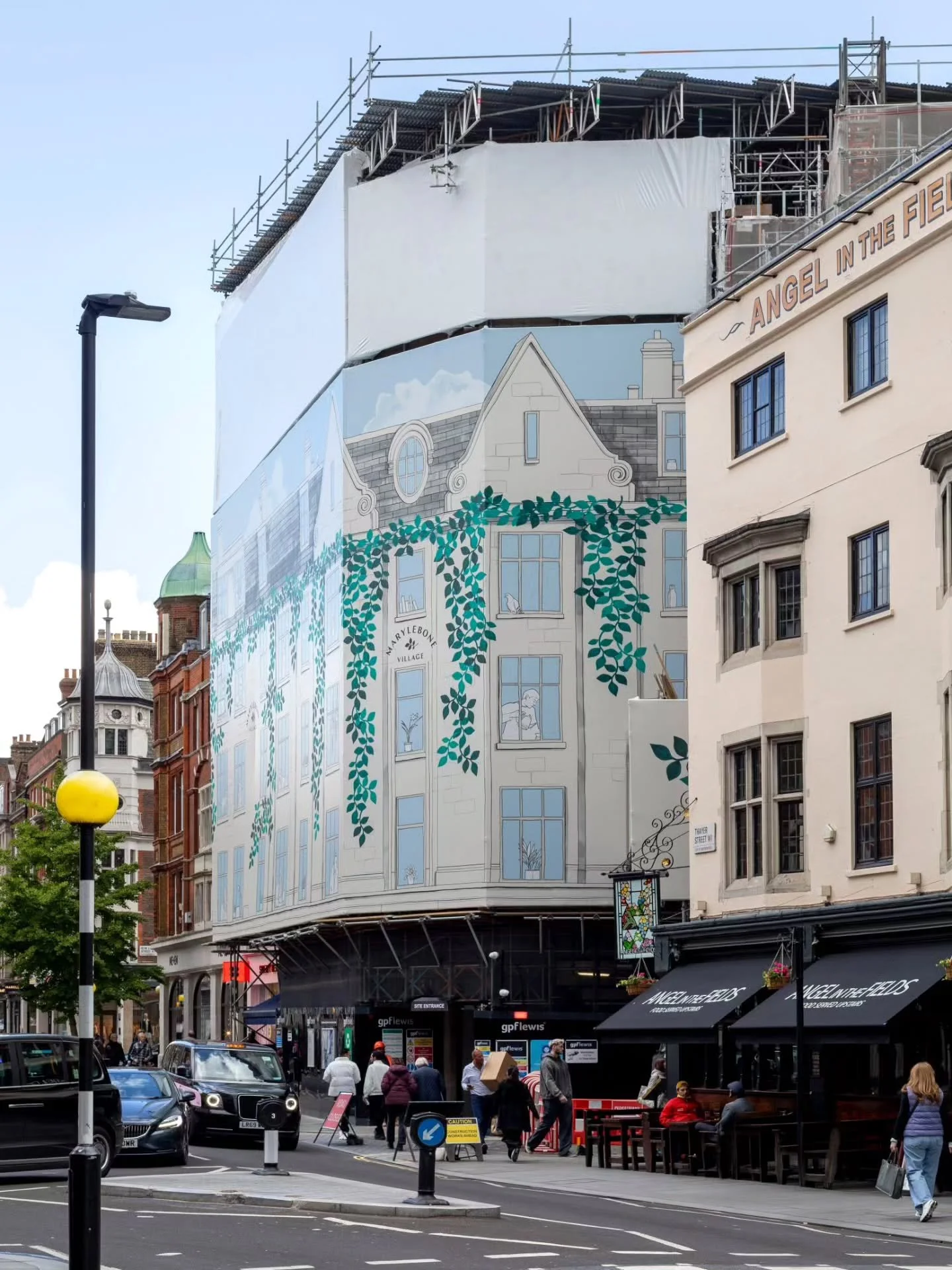 My biggest print yet 👀 I created the hoarding artwork for 1 Marylebone High Street and now it's wrapped around the entire building. Three storeys high!  Still pinching myself.
#illustration #architecturalillustration #hoarding #handdrawn