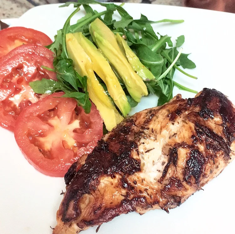 Blackened herb chicken &amp; arugula salad with lime