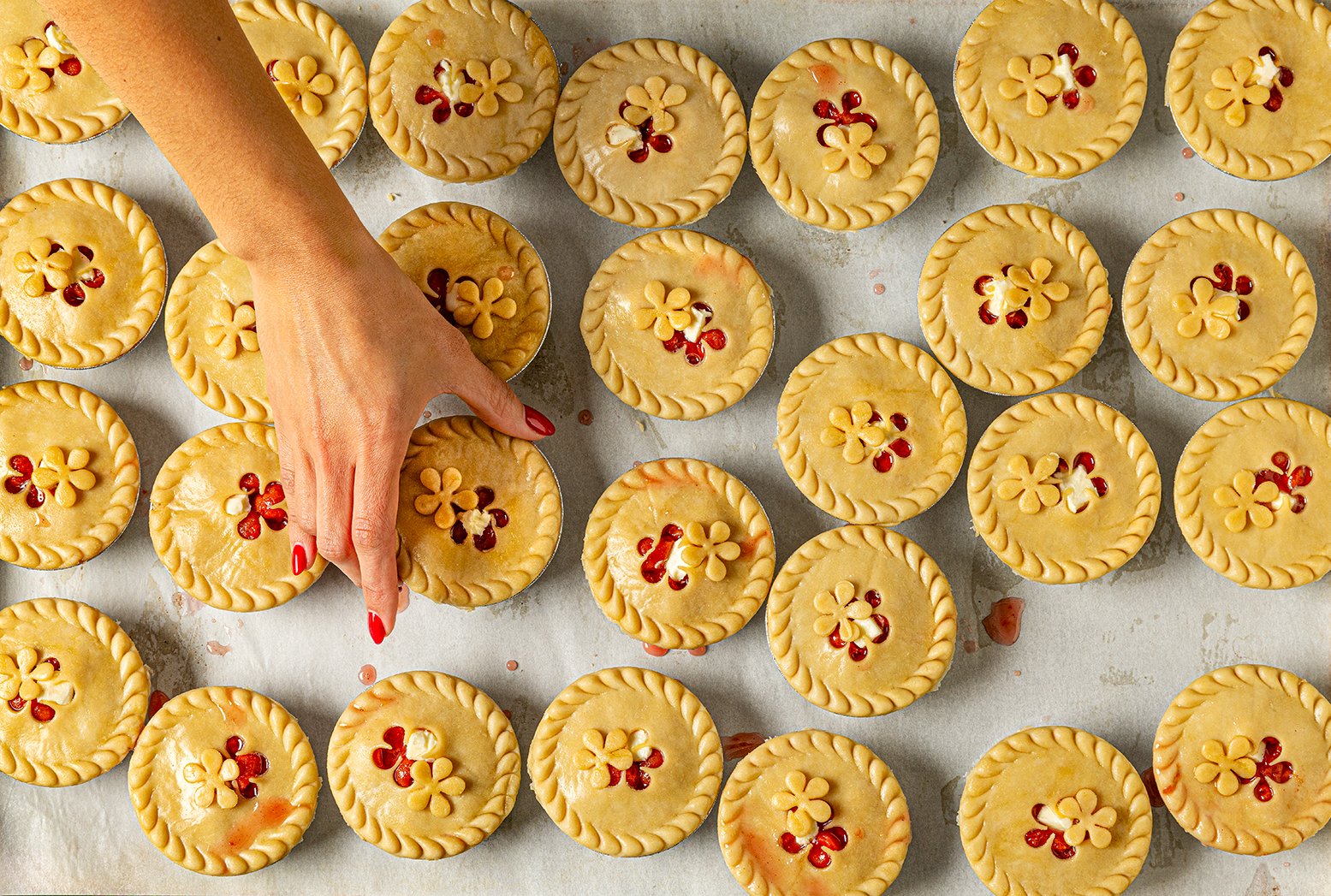 MecklerPhoto-Sydney's Sweet Shoppe-Pies-Crimped-0260-F.jpg
