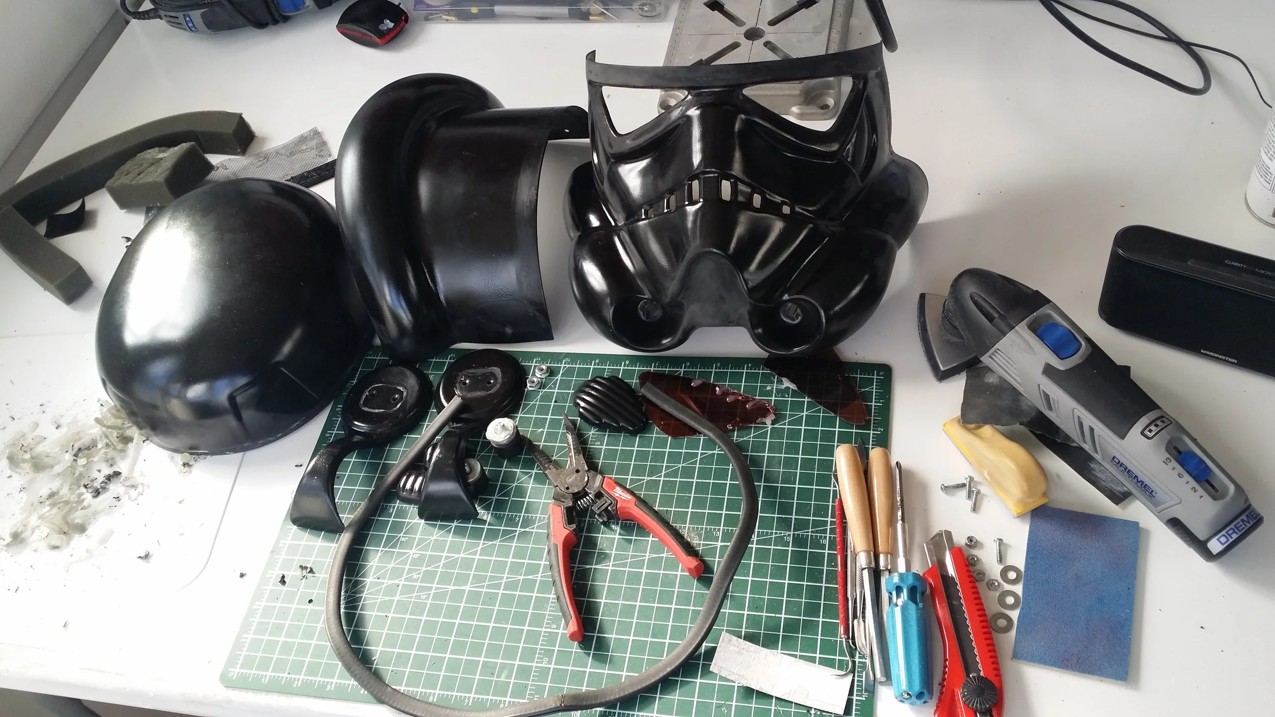And now its all apart. The helmet body is in three pieces which I will be making into one.