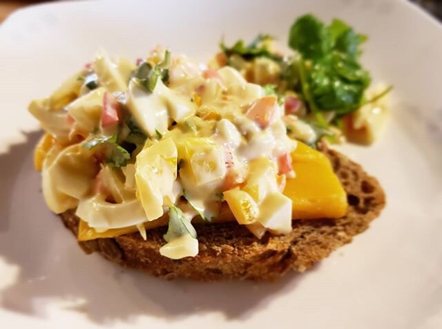 #StayAtHome #brunch #CourtesyOfMom
.
.
.
.
.
#cilantro #bellpepper #cheese #eggsalad