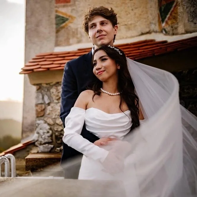 🥰 Beautiful 😍 @bledcastle, Slovenia. 
.
.
.
📸 @mulec.weddings
#weddingplannerslovenia @dapetra_weddings #makeupslovenia @imakeupsasa #weddinghairslovenia @irinakysselef #weddinglocationslovenia @bledslovenia
.
.
.
#prewedding #mywed #weddingforwar