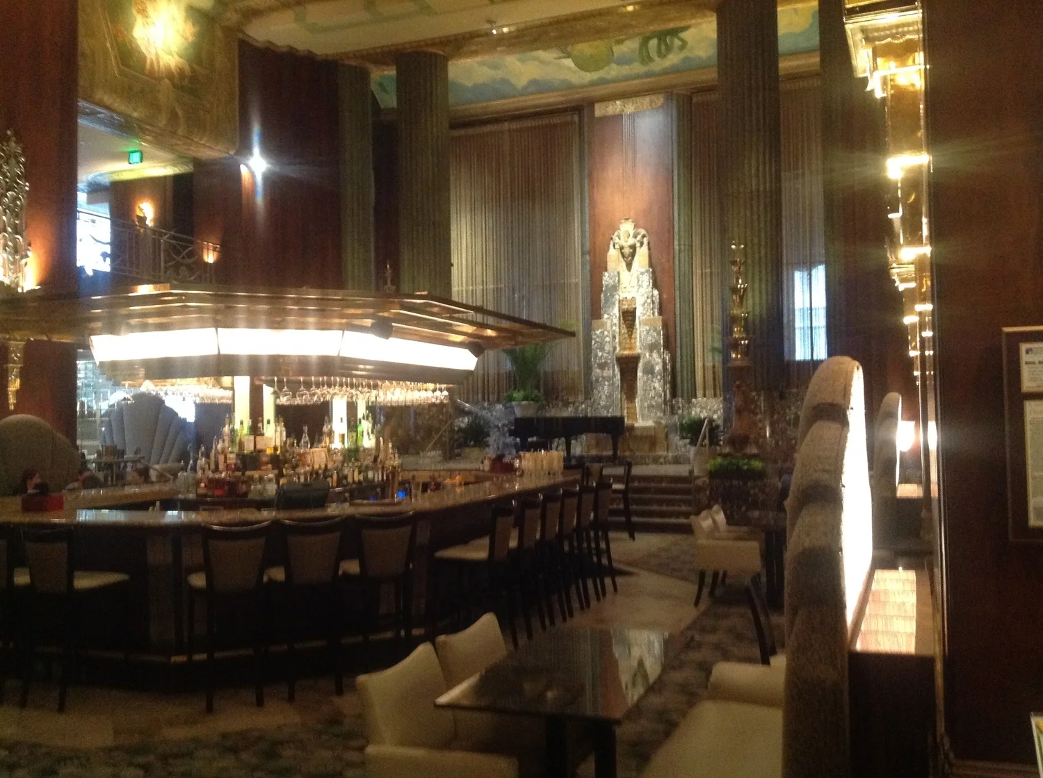 I spoke about "American Queen" on March 24 before about 100 people at the Cincinnati History Museum. While there, I stayed in the hotel in Cincinnati's beautiful old Art Deco skyscraper, the Carew Tower. This is the hotel's Palm Court, which looks like something out of a 1930s Hollywood movie.
