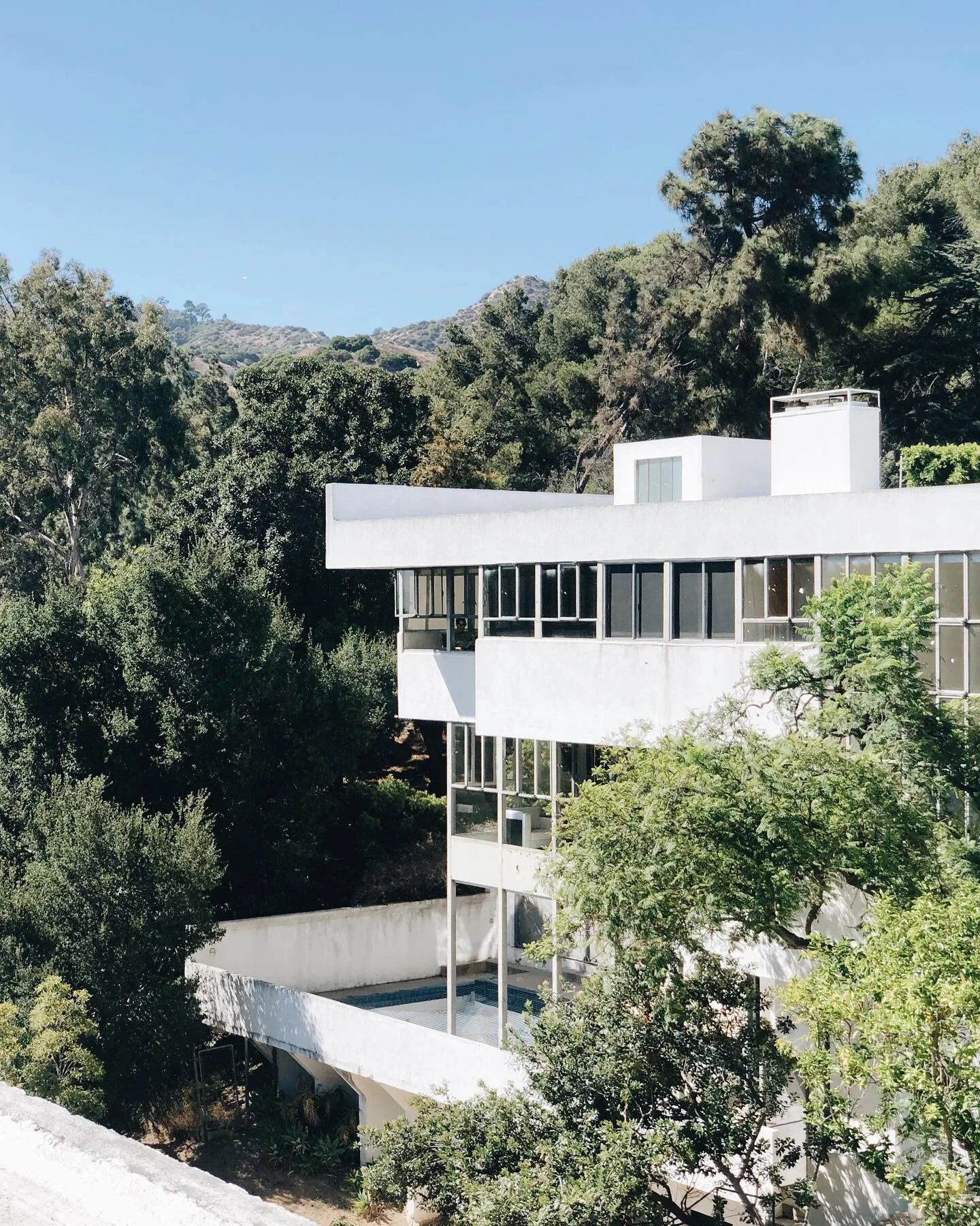 We accidentally hit Richard Neutra&rsquo;s Lovell House on an LA Frank Lloyd Wright tour. This spot was built in 1928! Looks like it could have been made today.