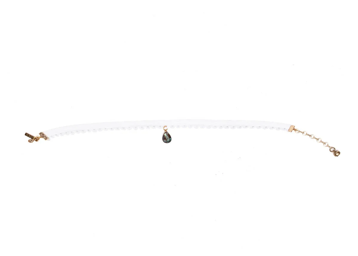 white choker.jpg