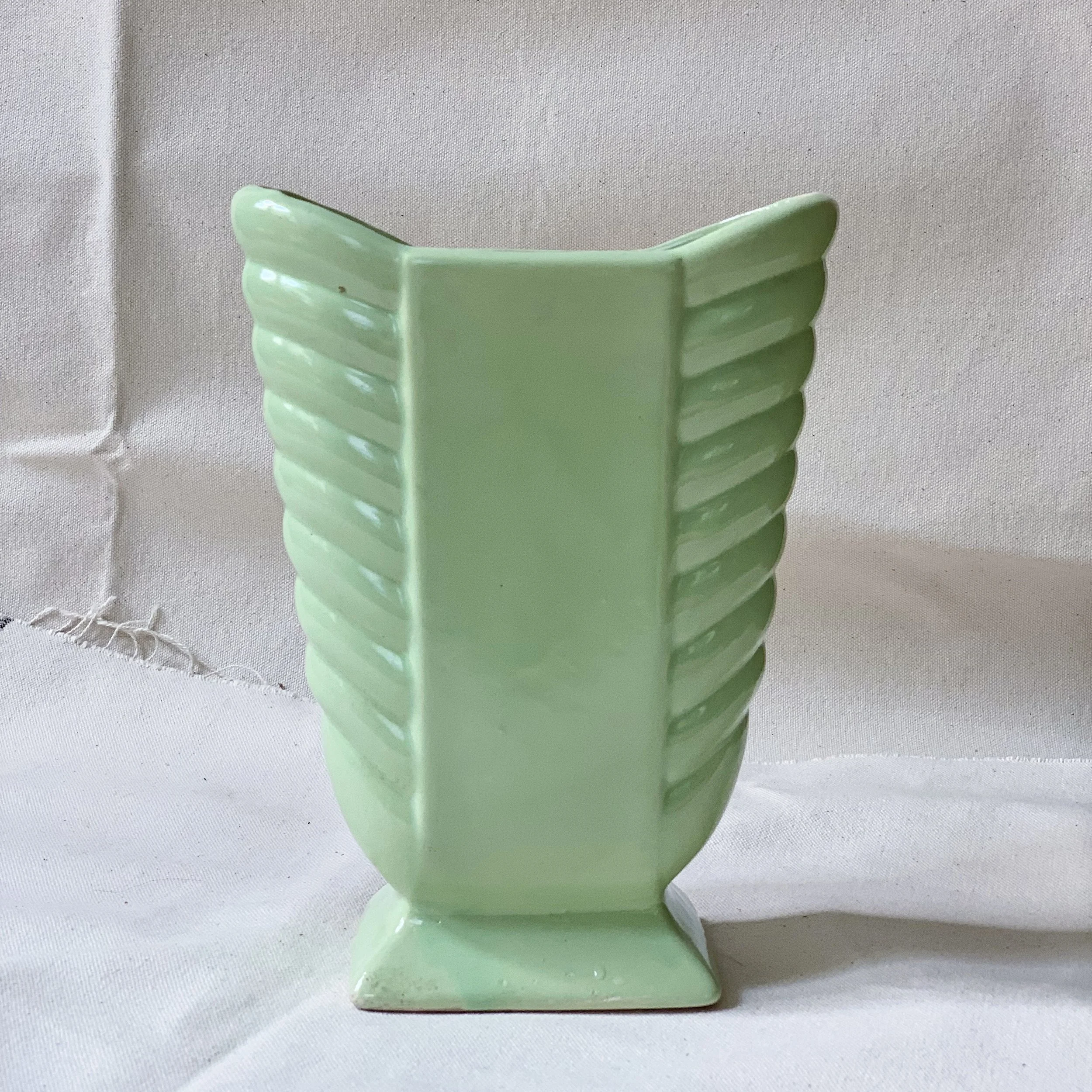 Green_vase_03.jpg