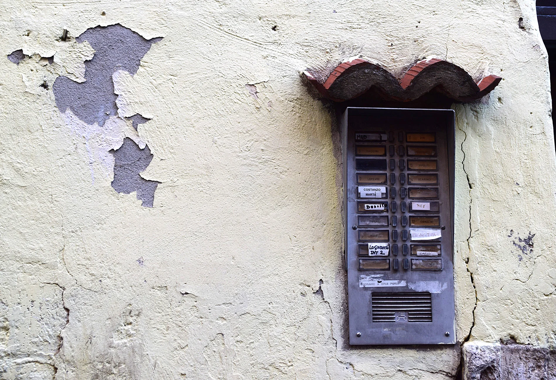 yellow doorbell.jpg