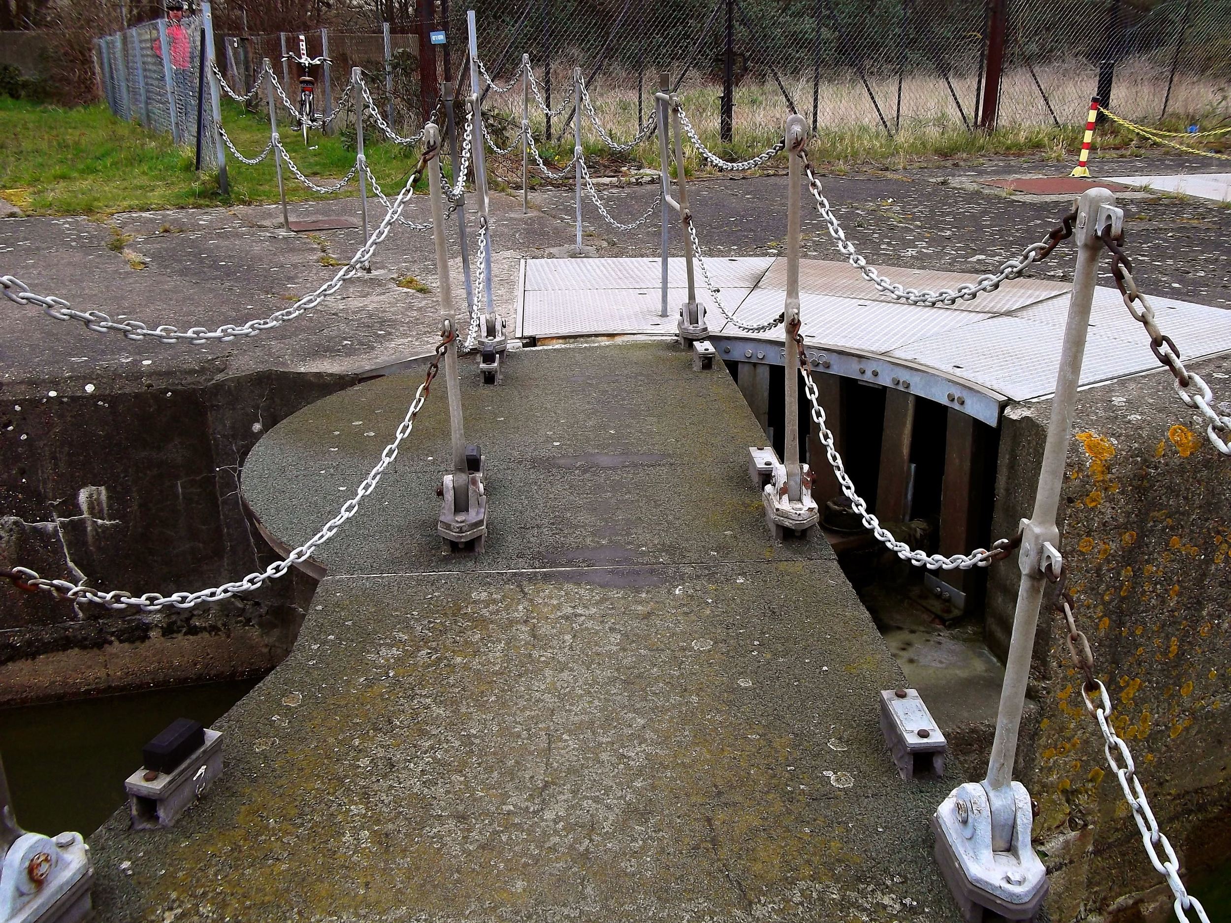 THE LOCK AT ALBERT ISLAND