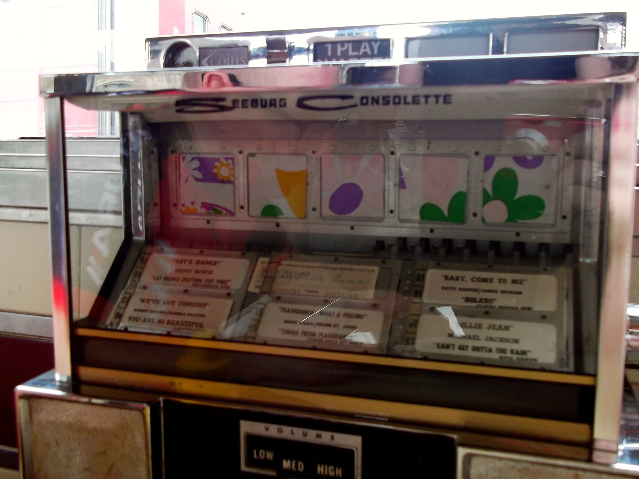 TableJukeBox.jpg