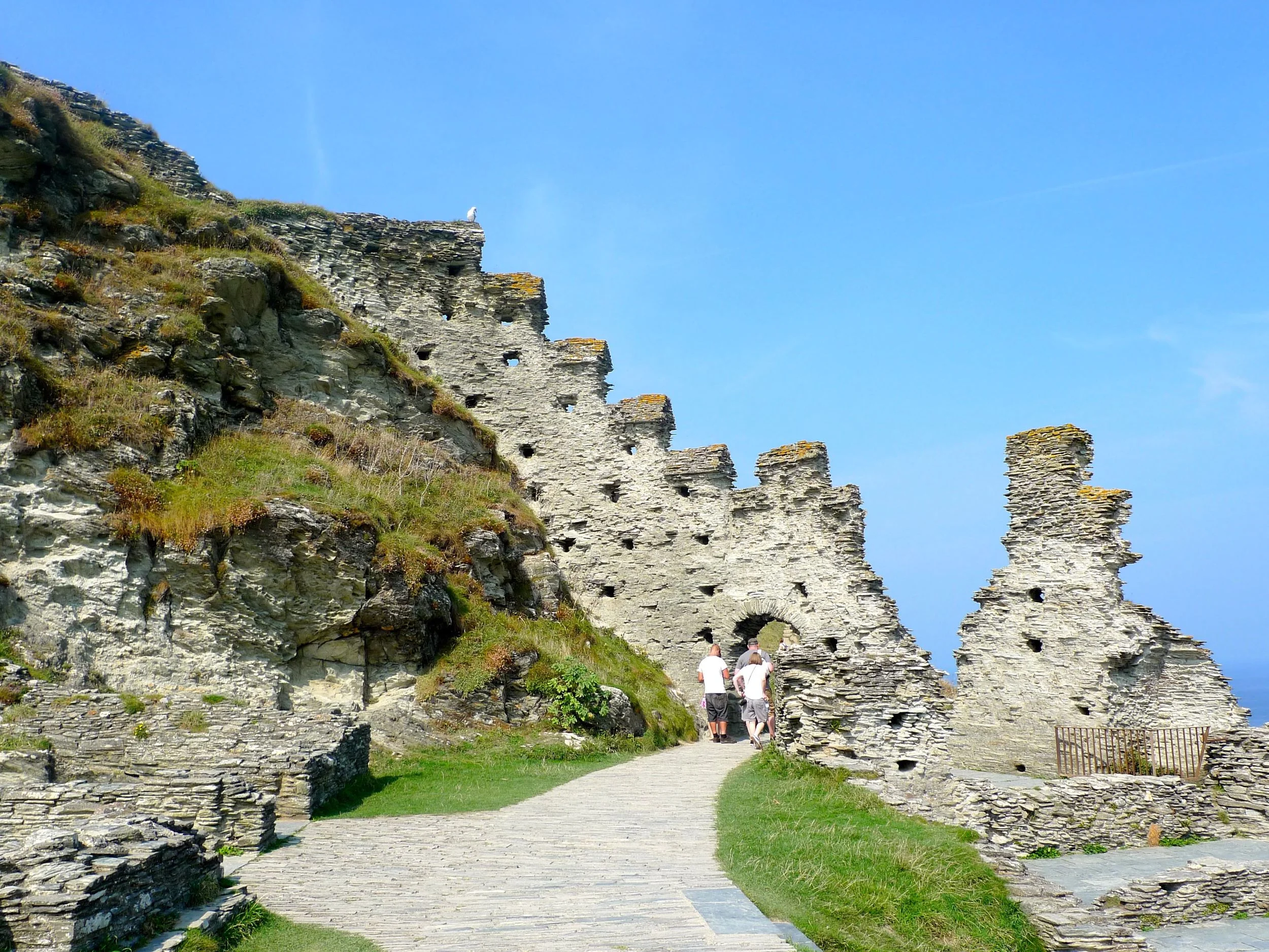 tintagelcastle1.jpg