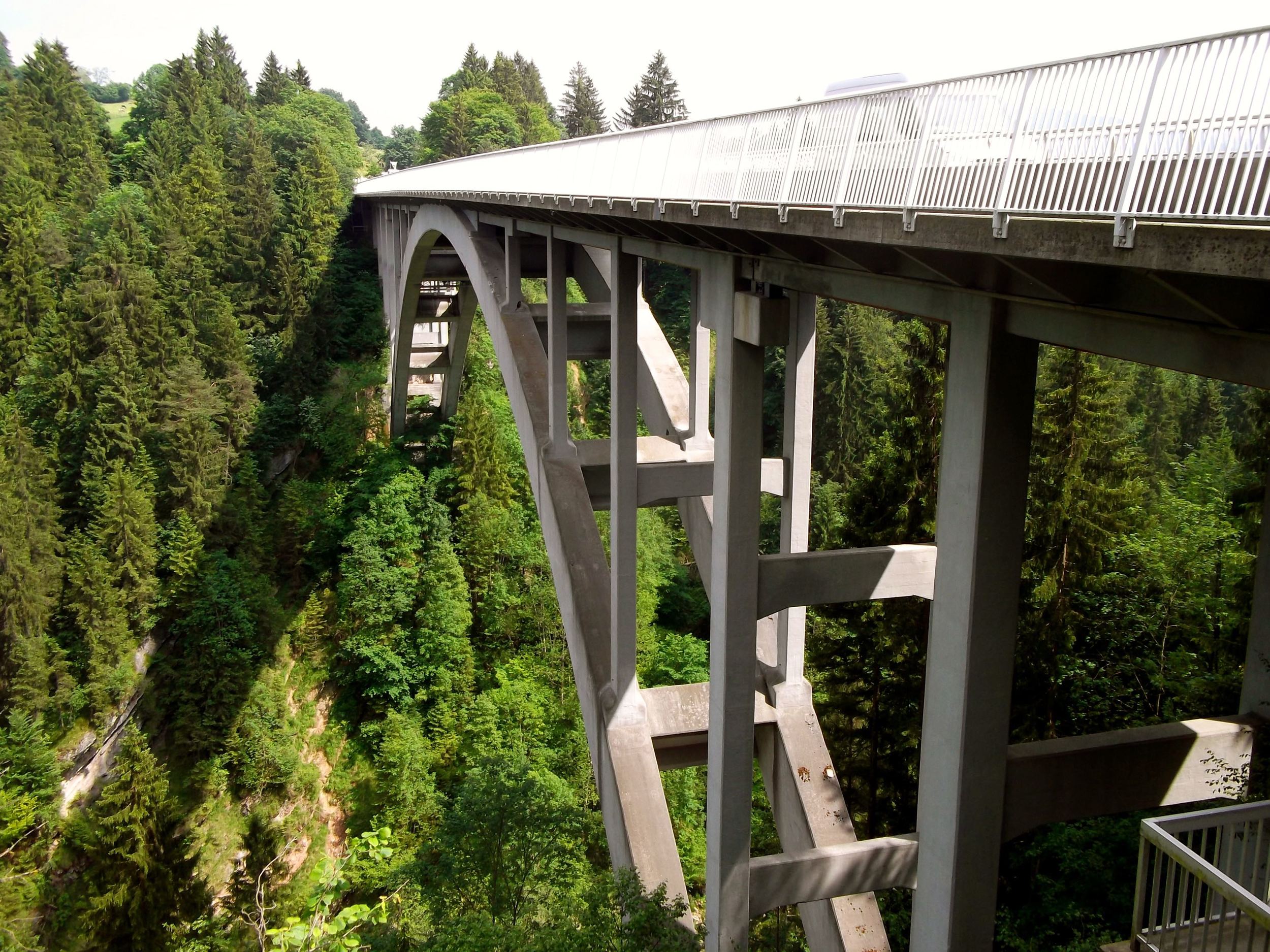 THE STRIKING ECHELSBACHER BRÜCKE