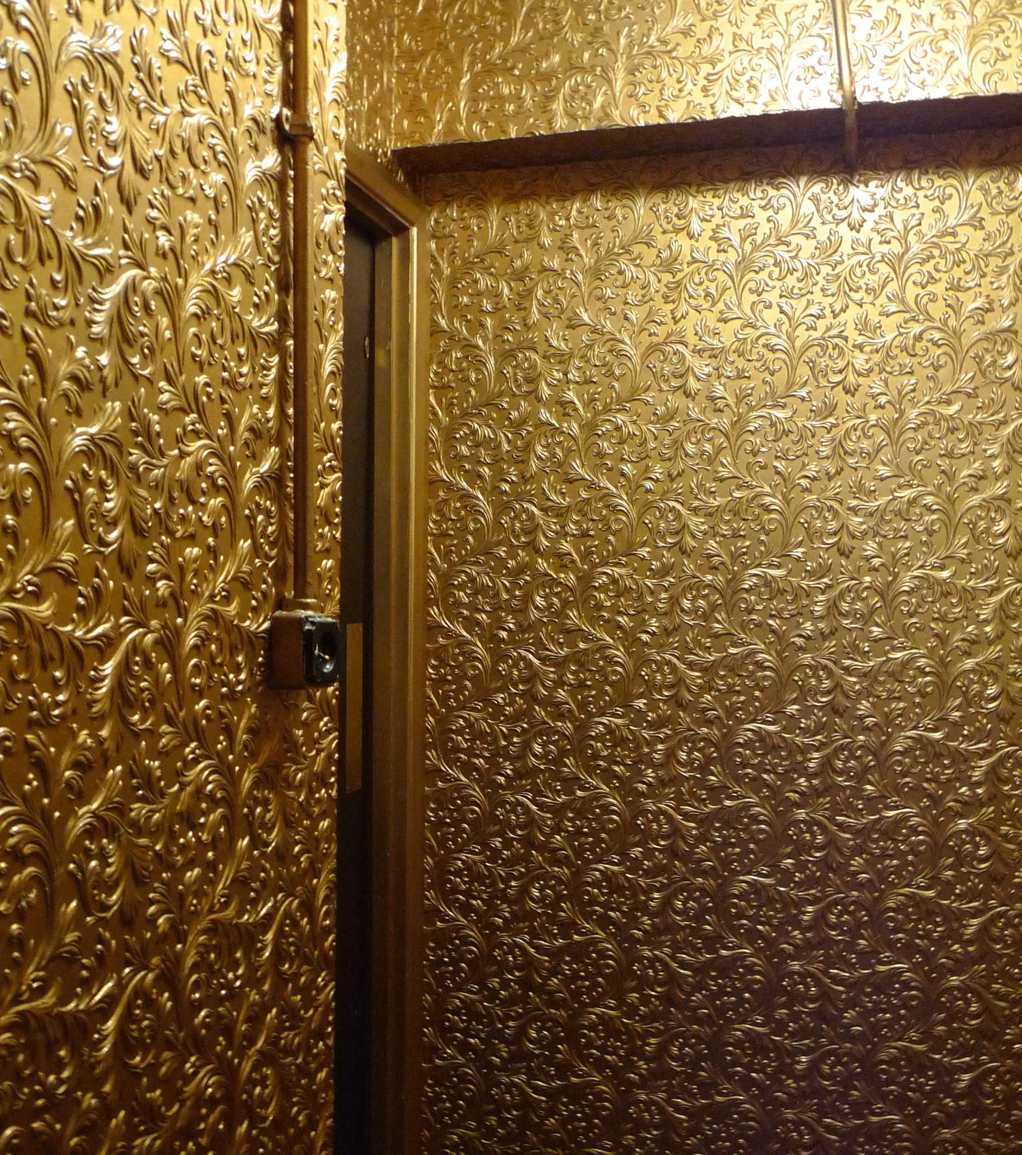 goldornatewallpaper.jpg