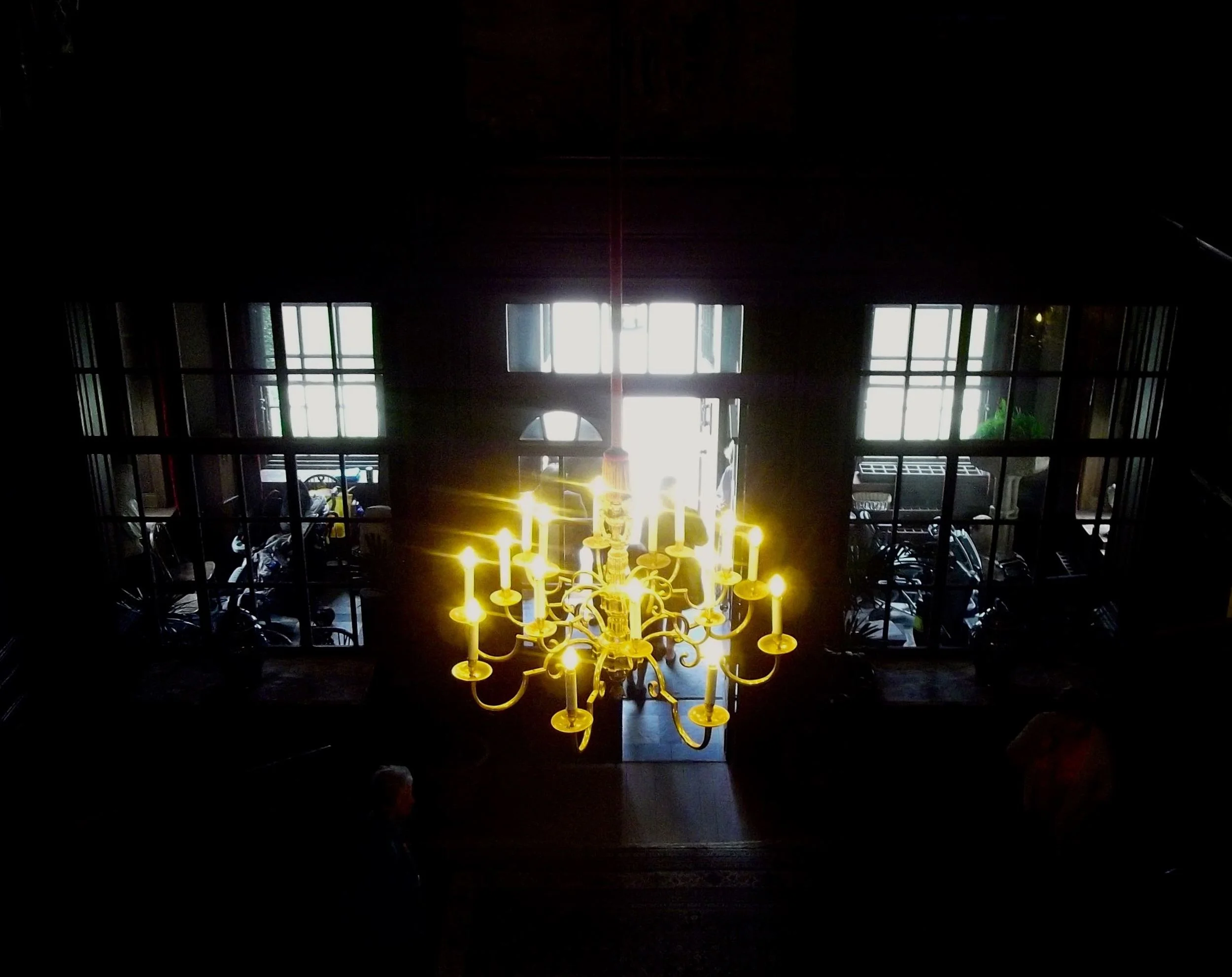chandeliercentralhall.jpg