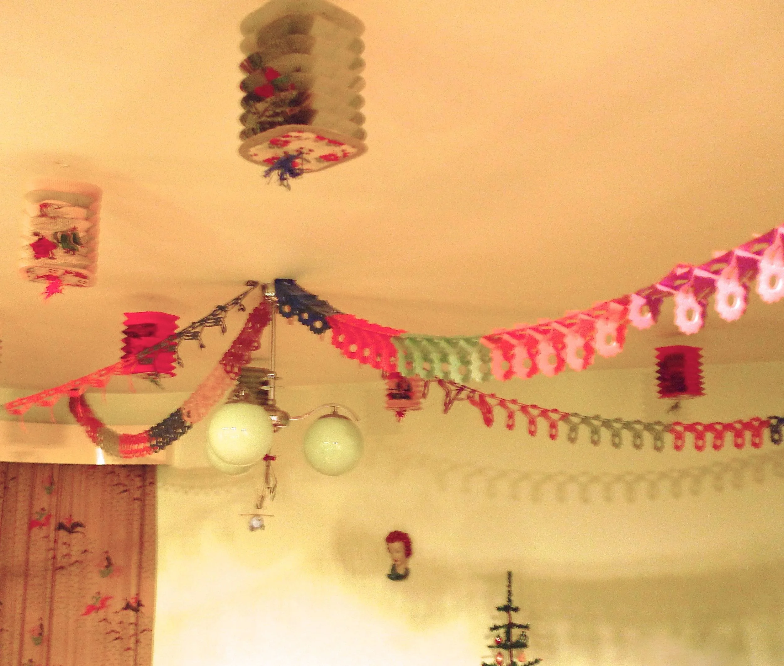 1930s CHRISTMAS DECORATIONS