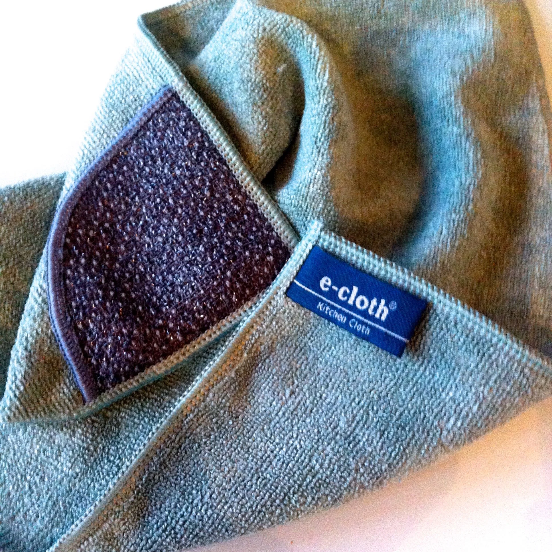 THE KITCHEN E-CLOTH - WITH A HANDY SCRUBBING CORNER