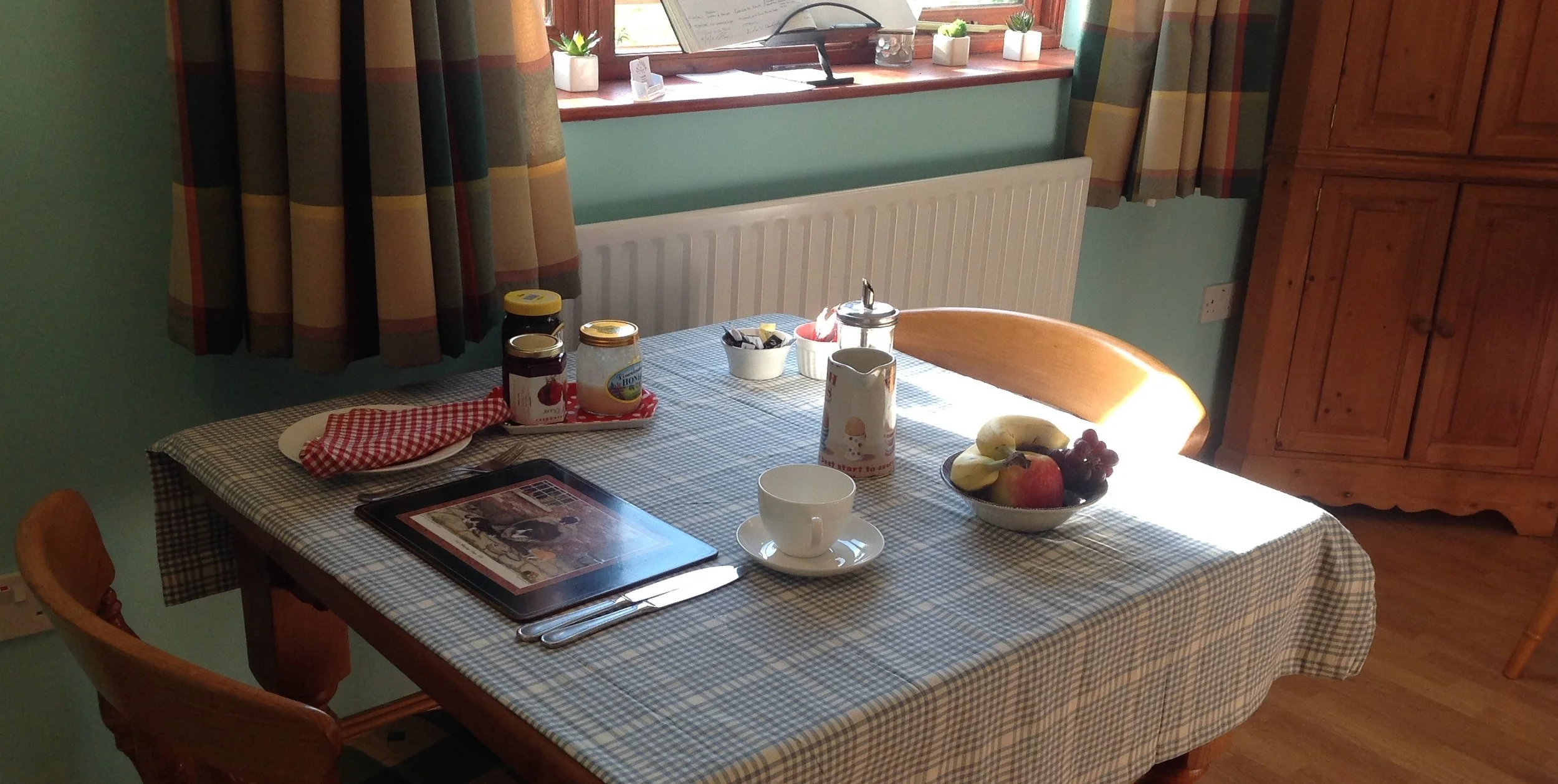 A BREAKFAST TABLE FOR TWOPhoto Credit: Ivy Farm, Newark