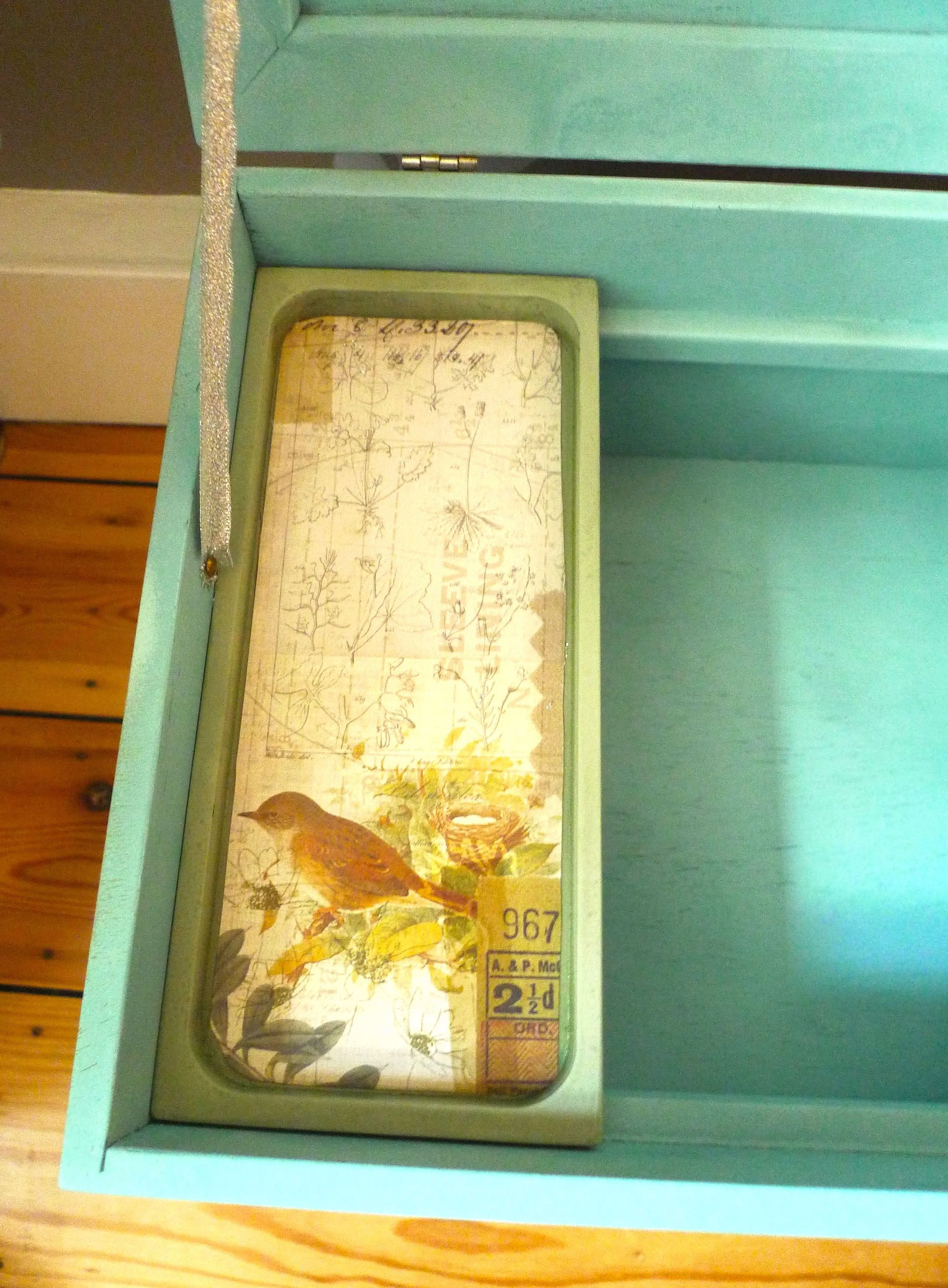 LONDON GREY TRAY CLOSE UP