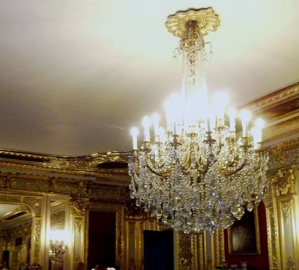 BECAUSE A ROOM COVERED IN GOLD NEEDS A CHANDELIER LIKE THIS