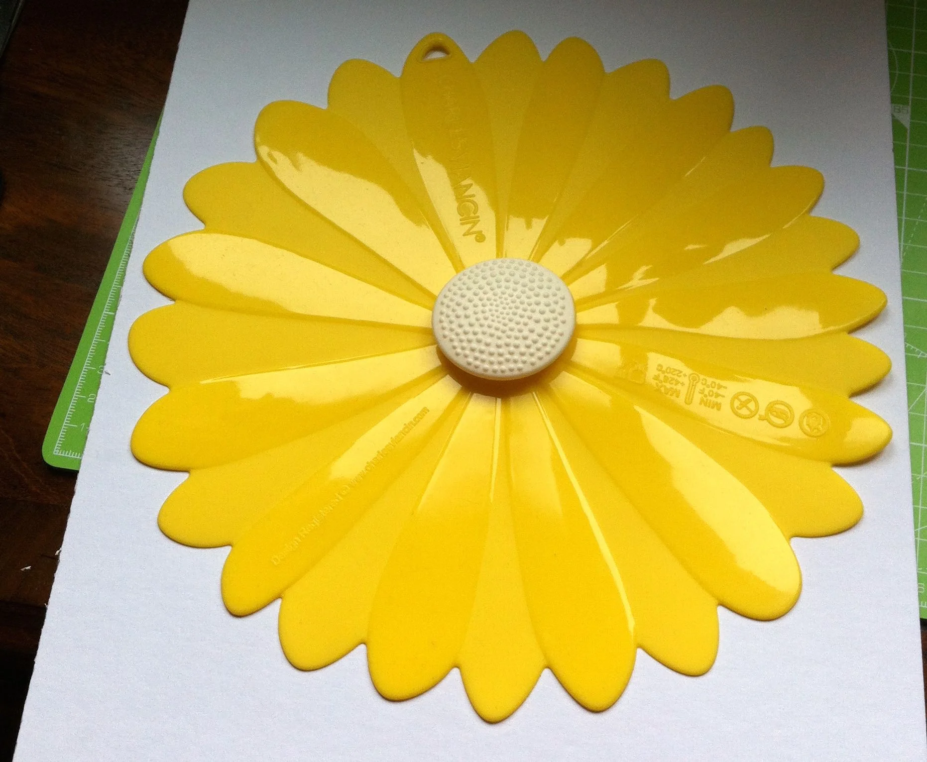Making a flower shaped template from card