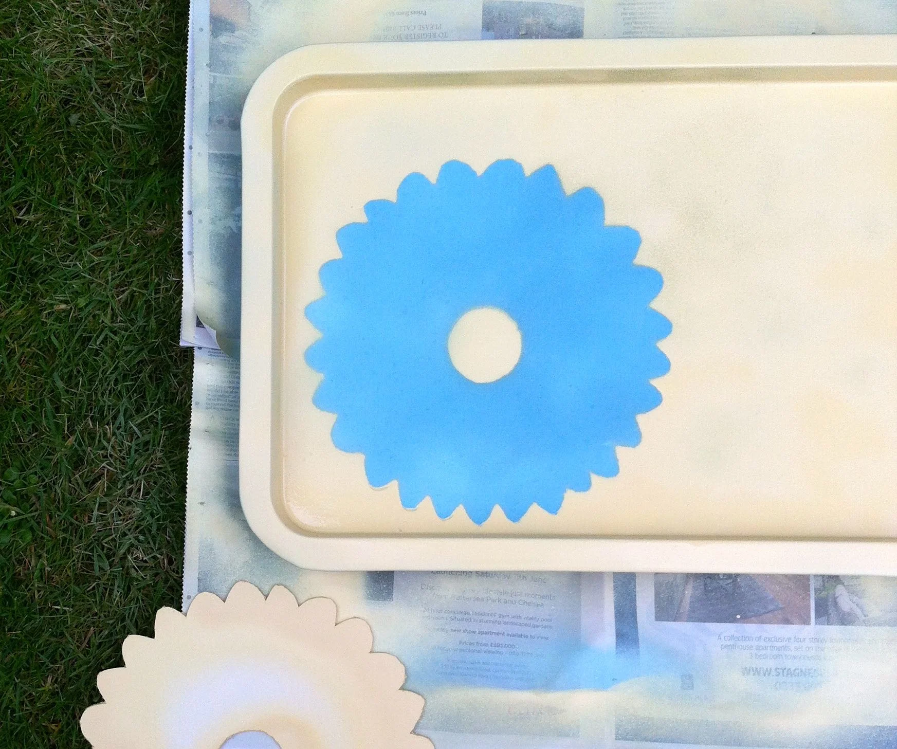 Removing the template to reveal the blue flower shape