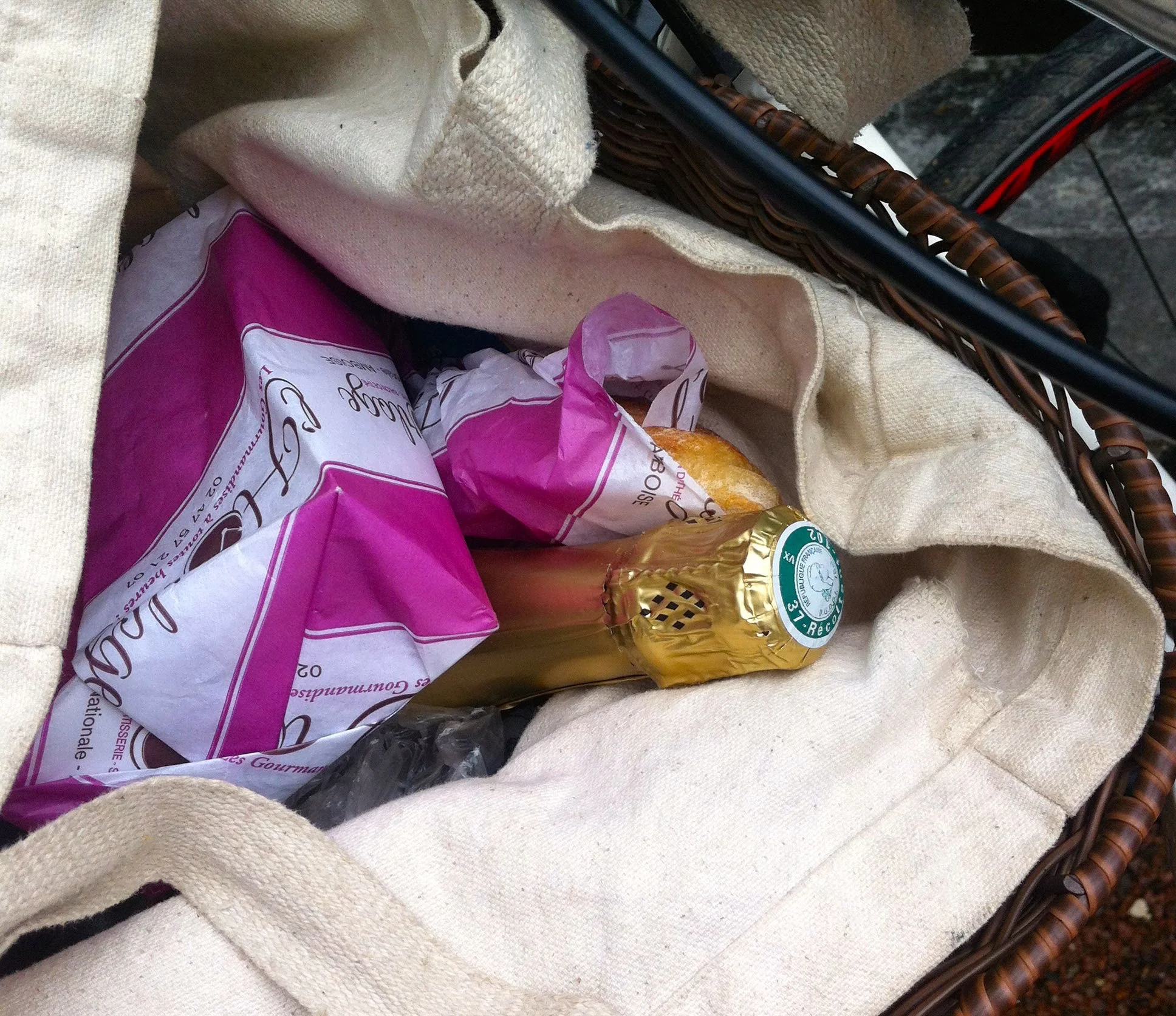 SHOPPING IN VOUVRAY