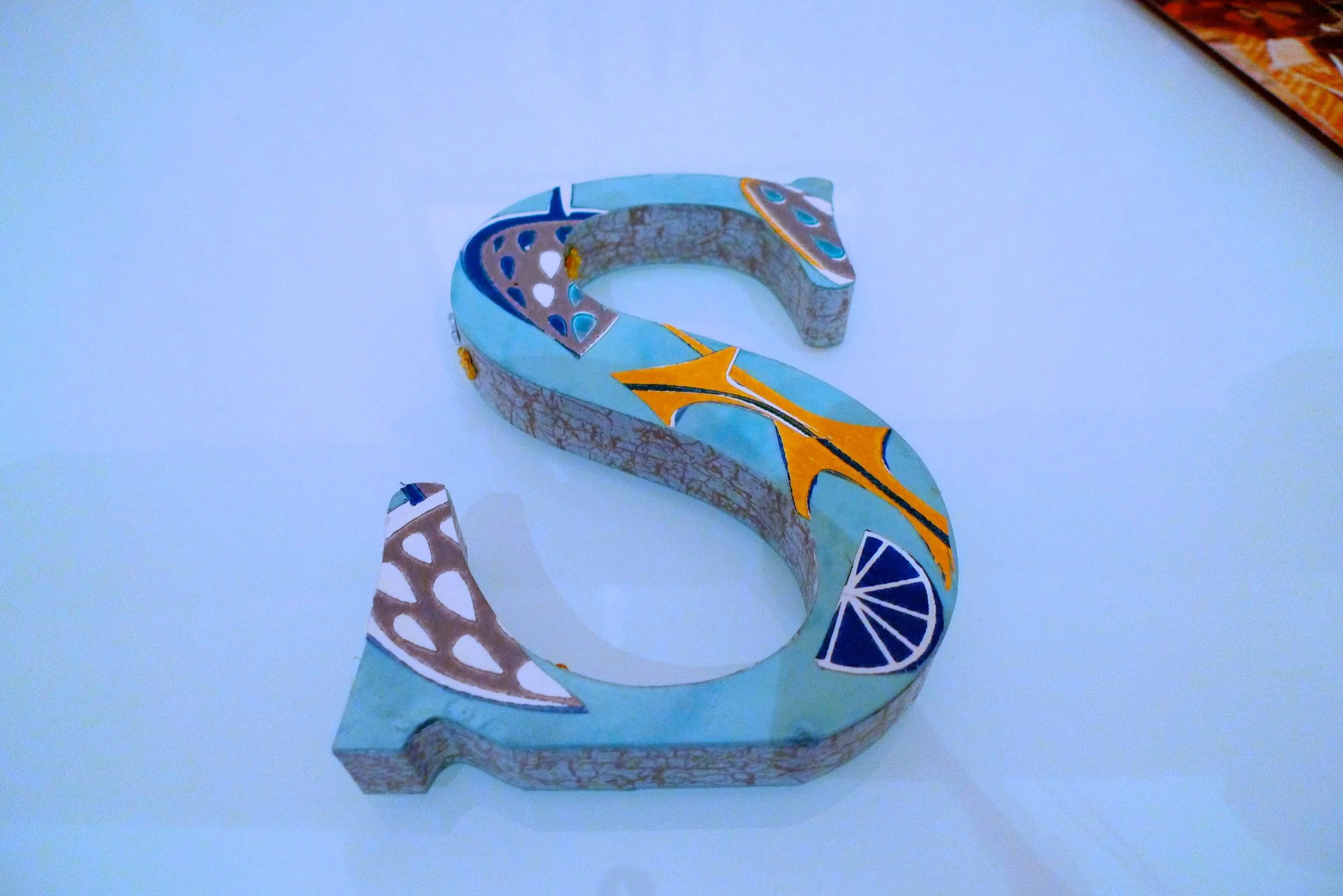 My finished S with pinty plus chalk paint spray decorated with decoupage paper and wallpaper