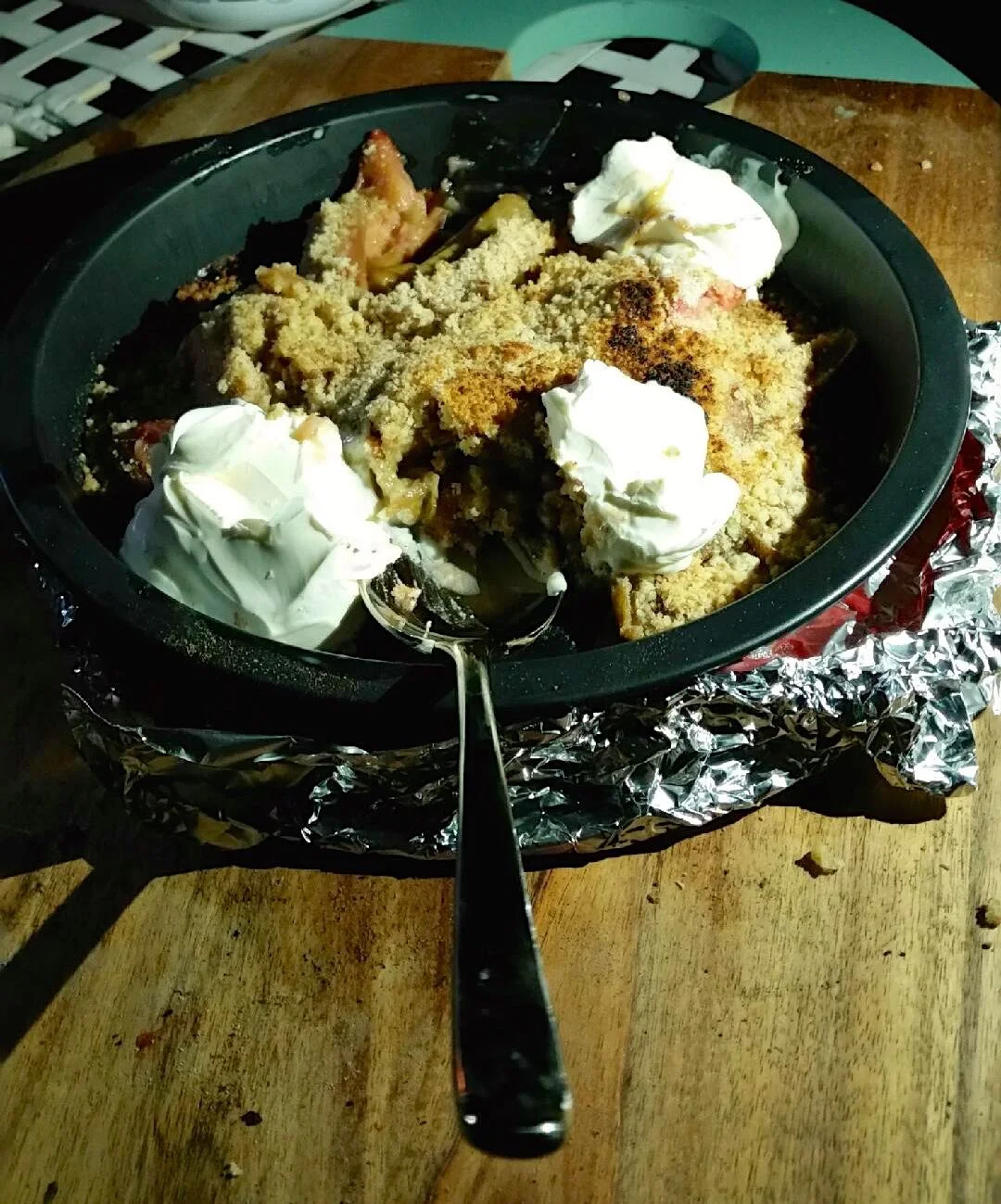 A change of plan on dessert, rhubarb crumble & mascarpone