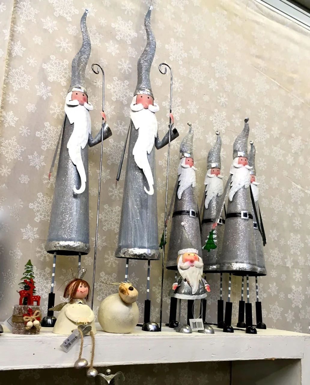 SILVER SANTAS WITH PERSONALITY