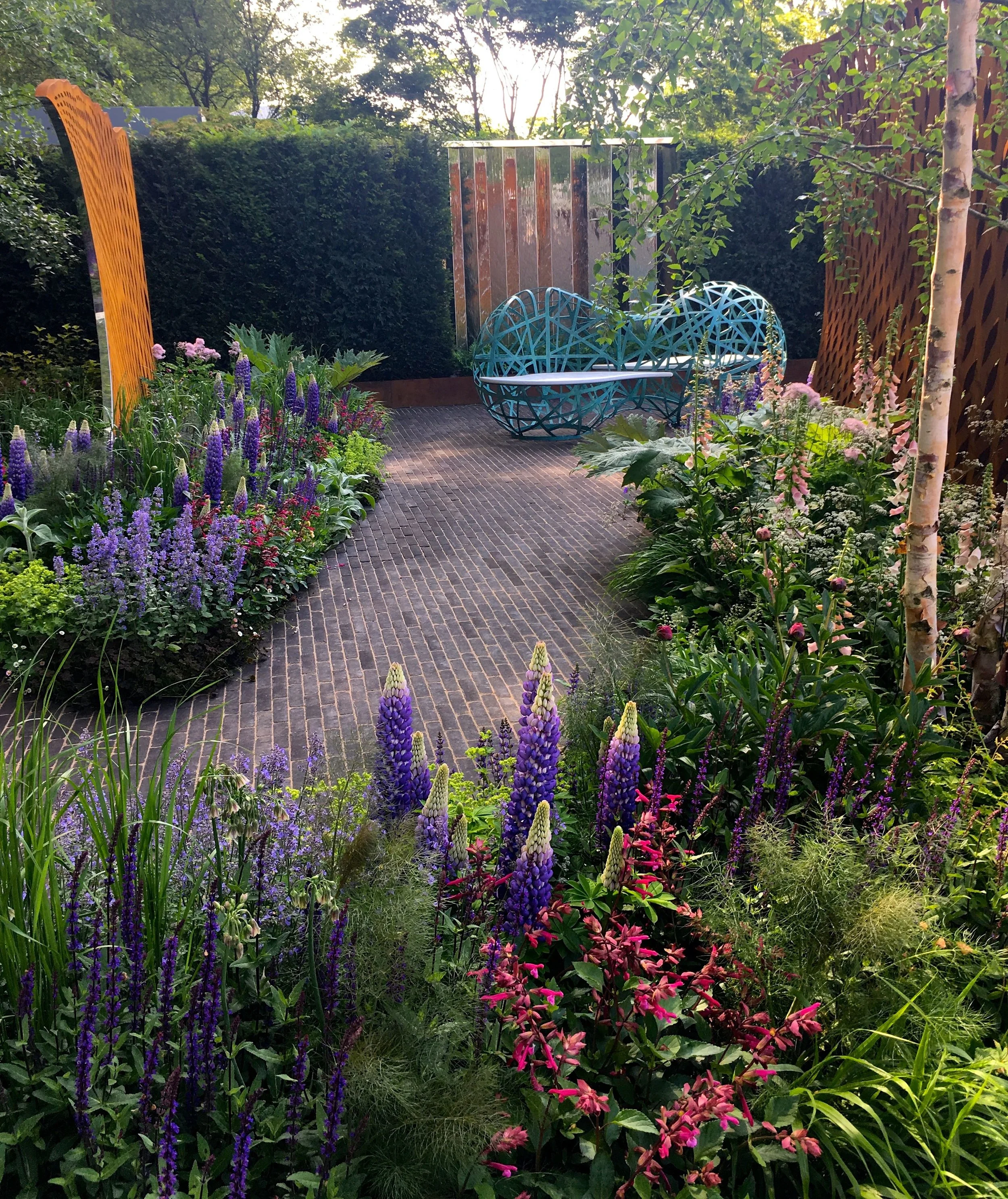 the garden was full of interesting structures