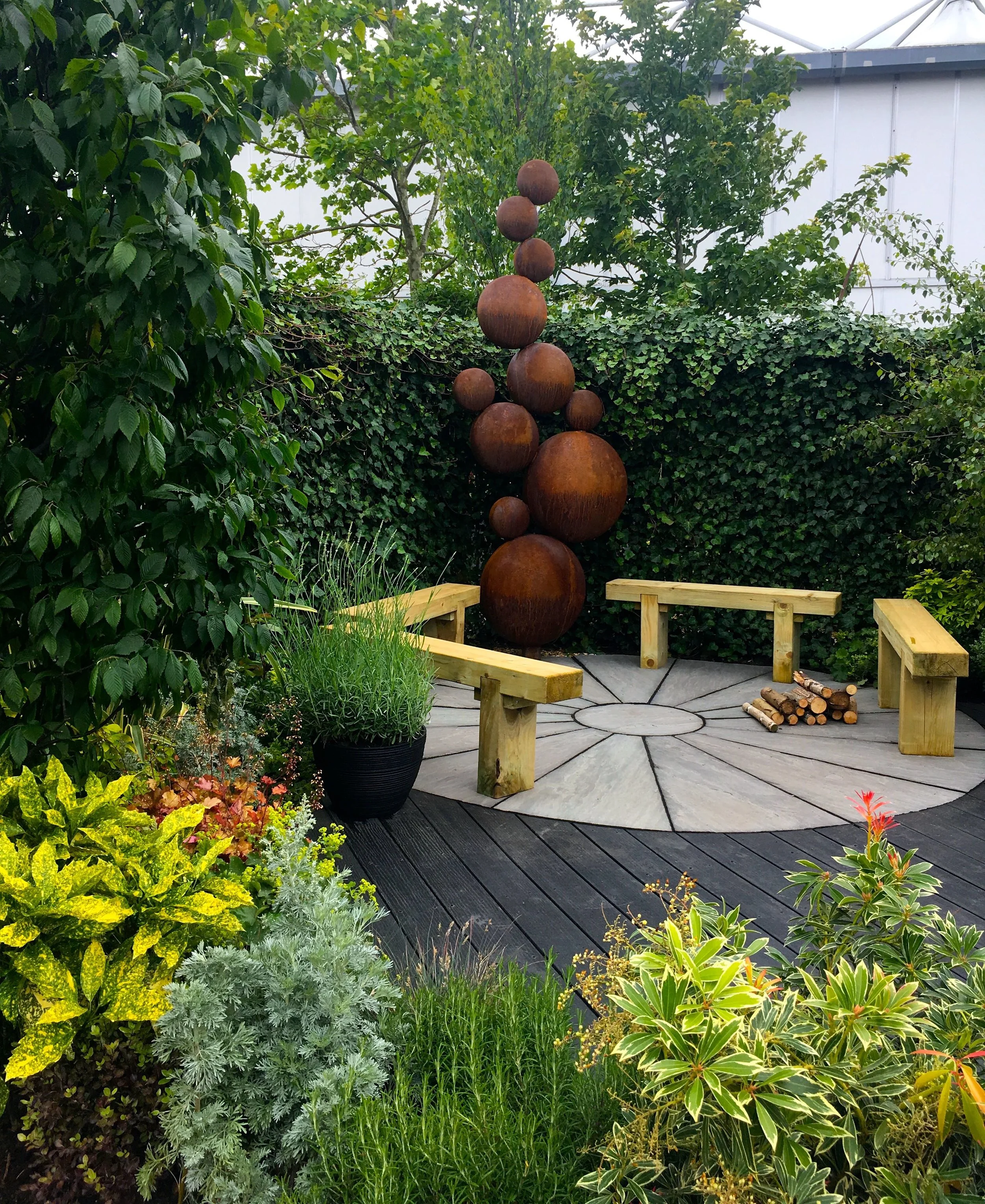 The Round Garden — Bosworth Life