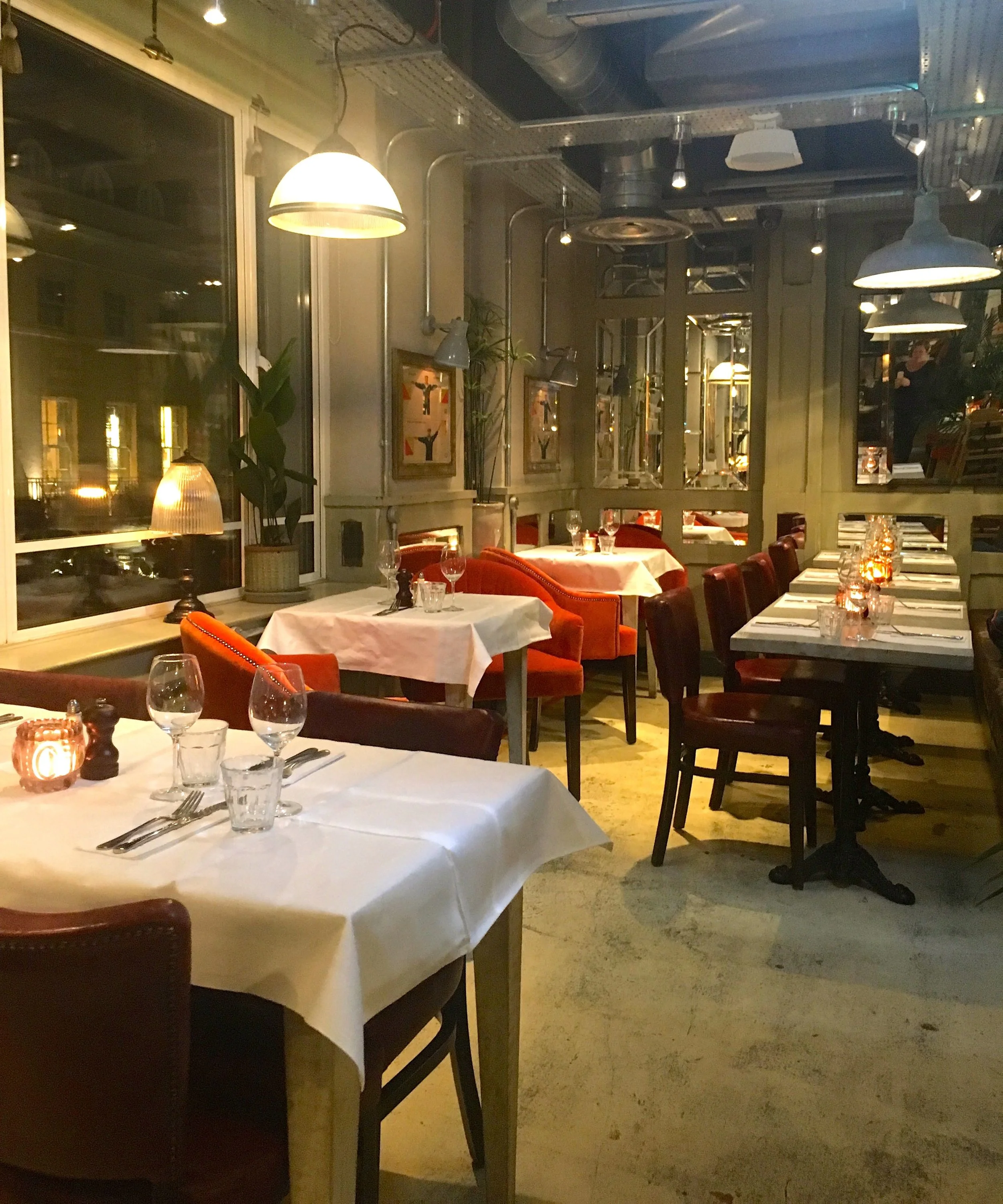 DINING ELEGANTLY